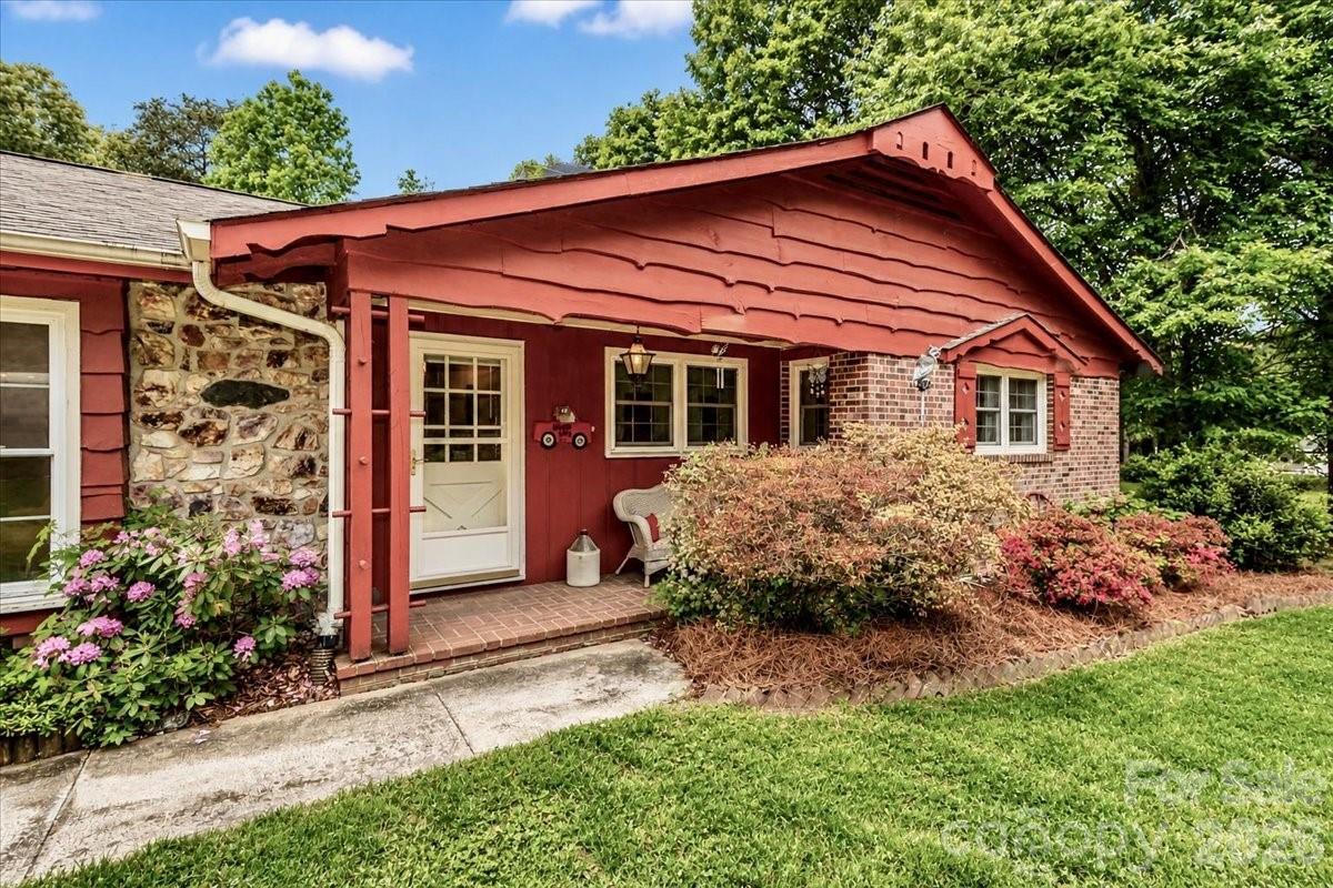 111 Wildflower Lane — Statesville