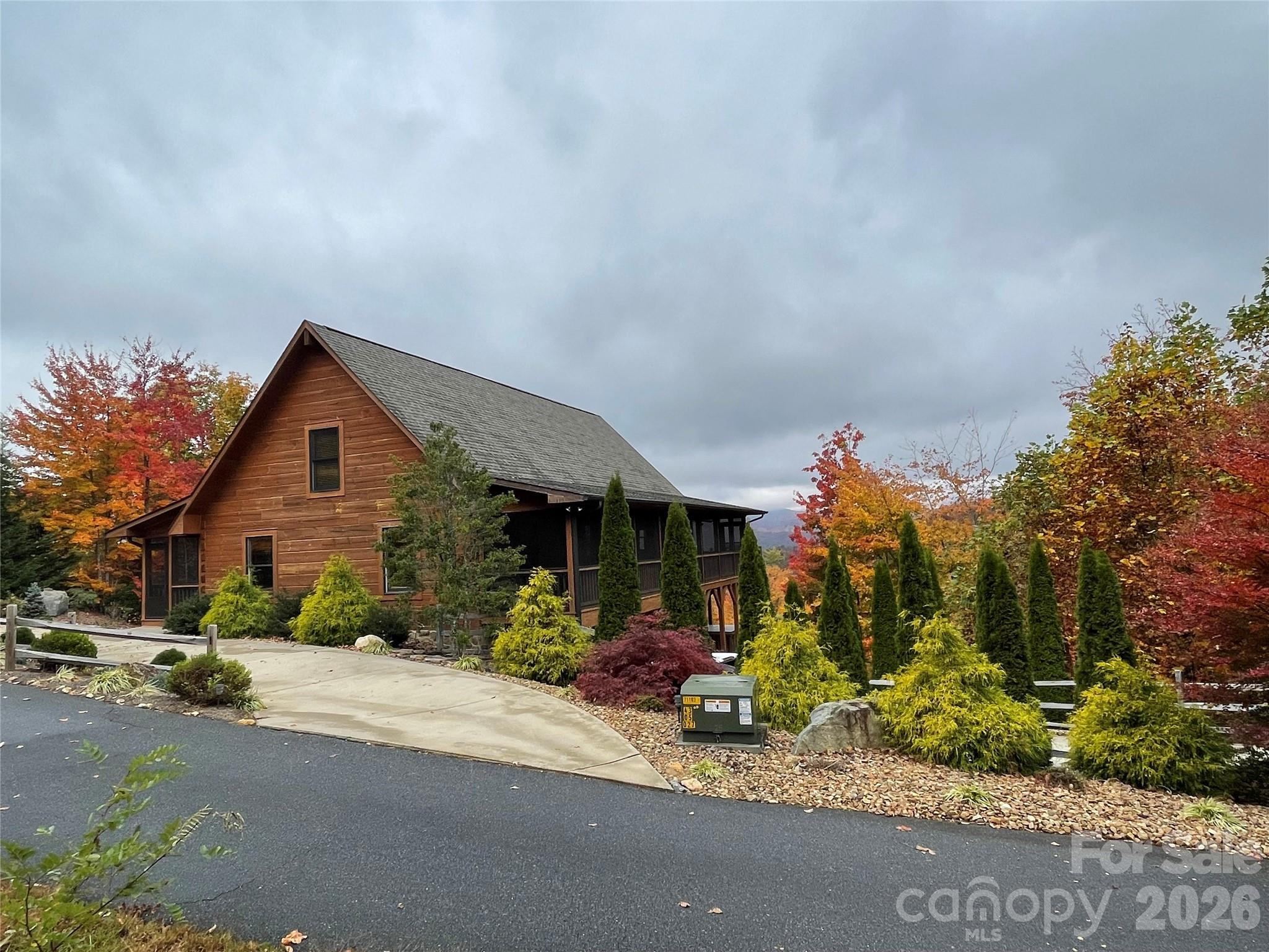 6749 Fire Crest Lane — Lenoir