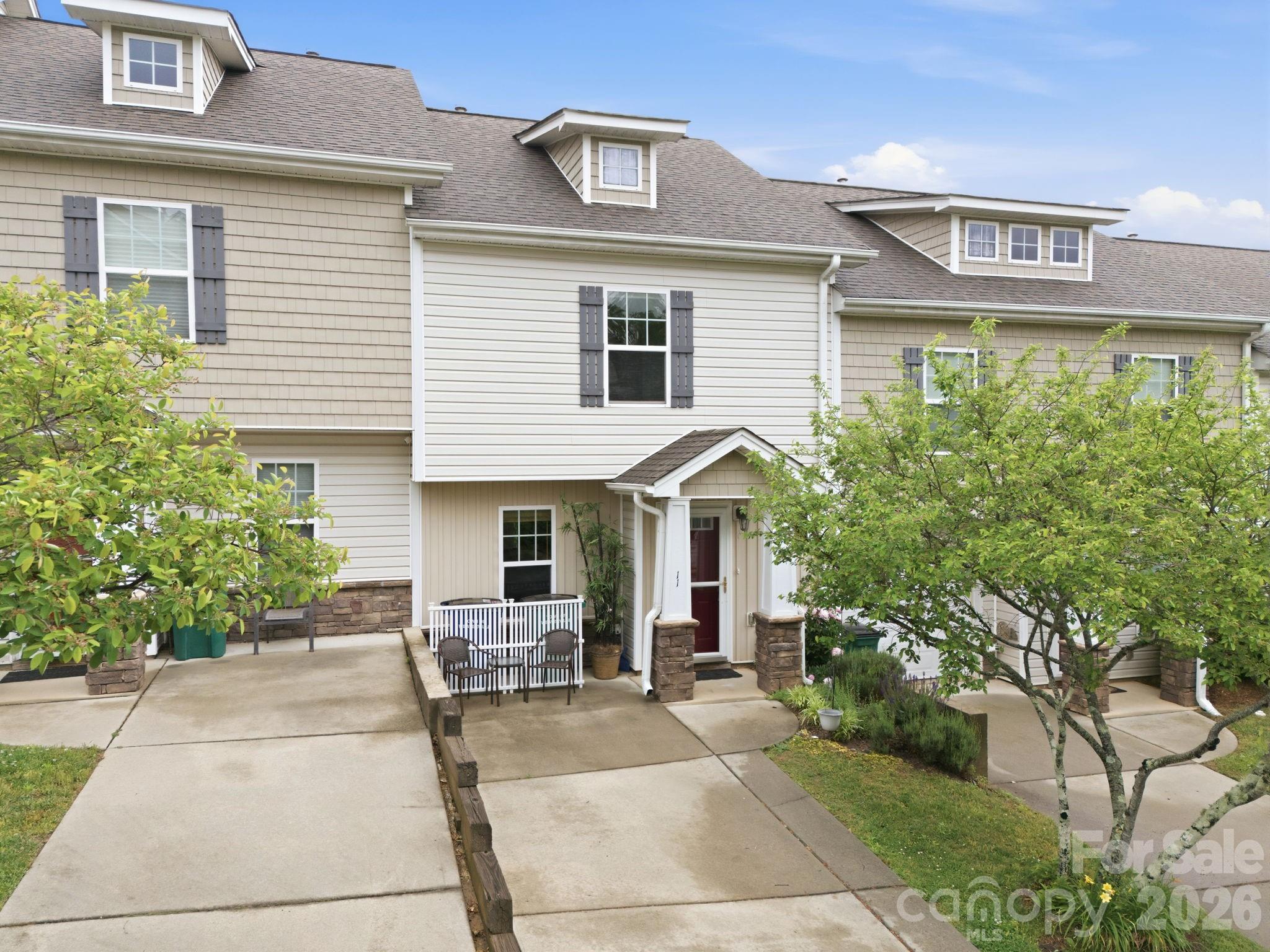 11 Athena Avenue — Weaverville