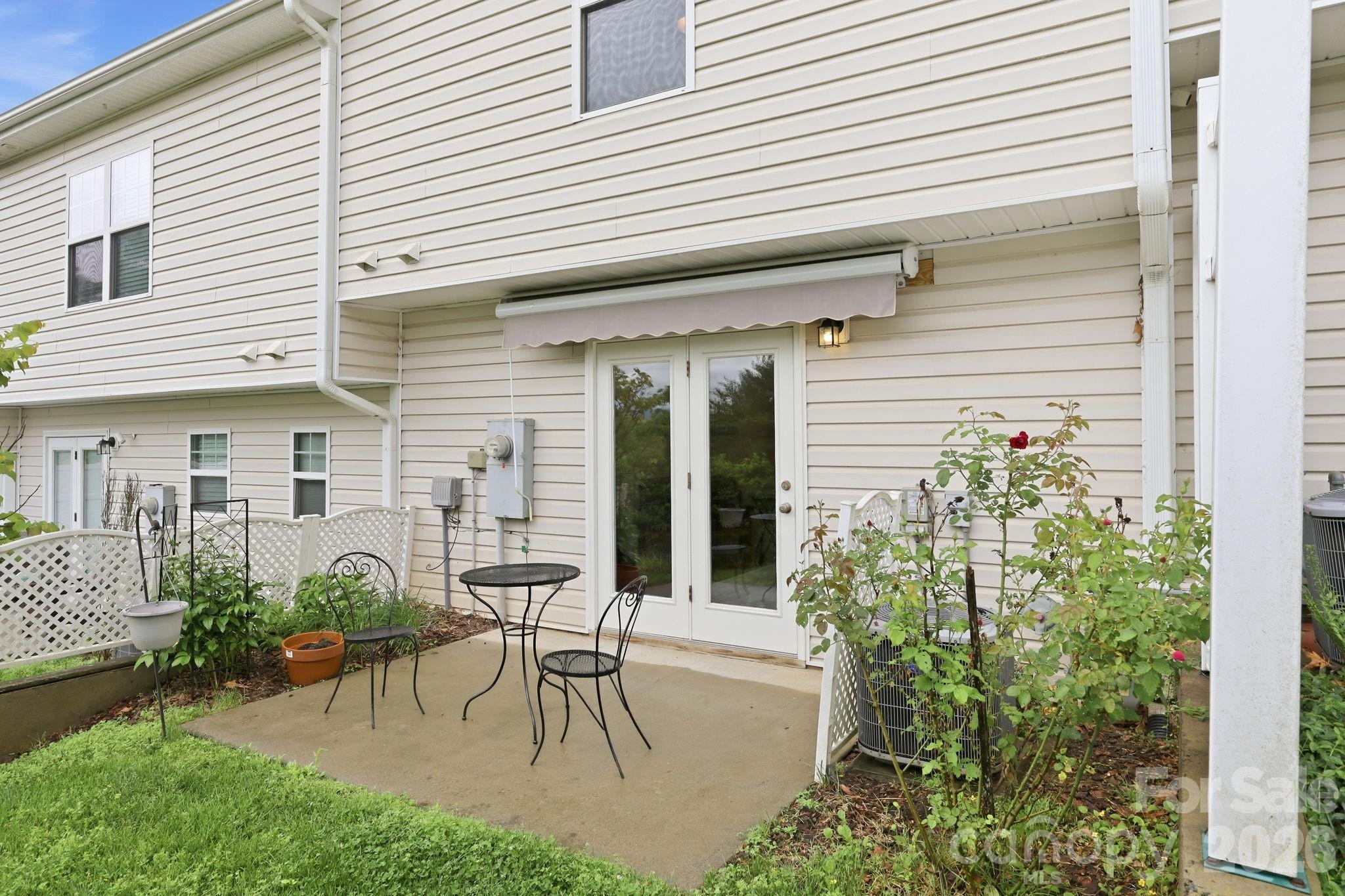 11 Athena Avenue — Weaverville
