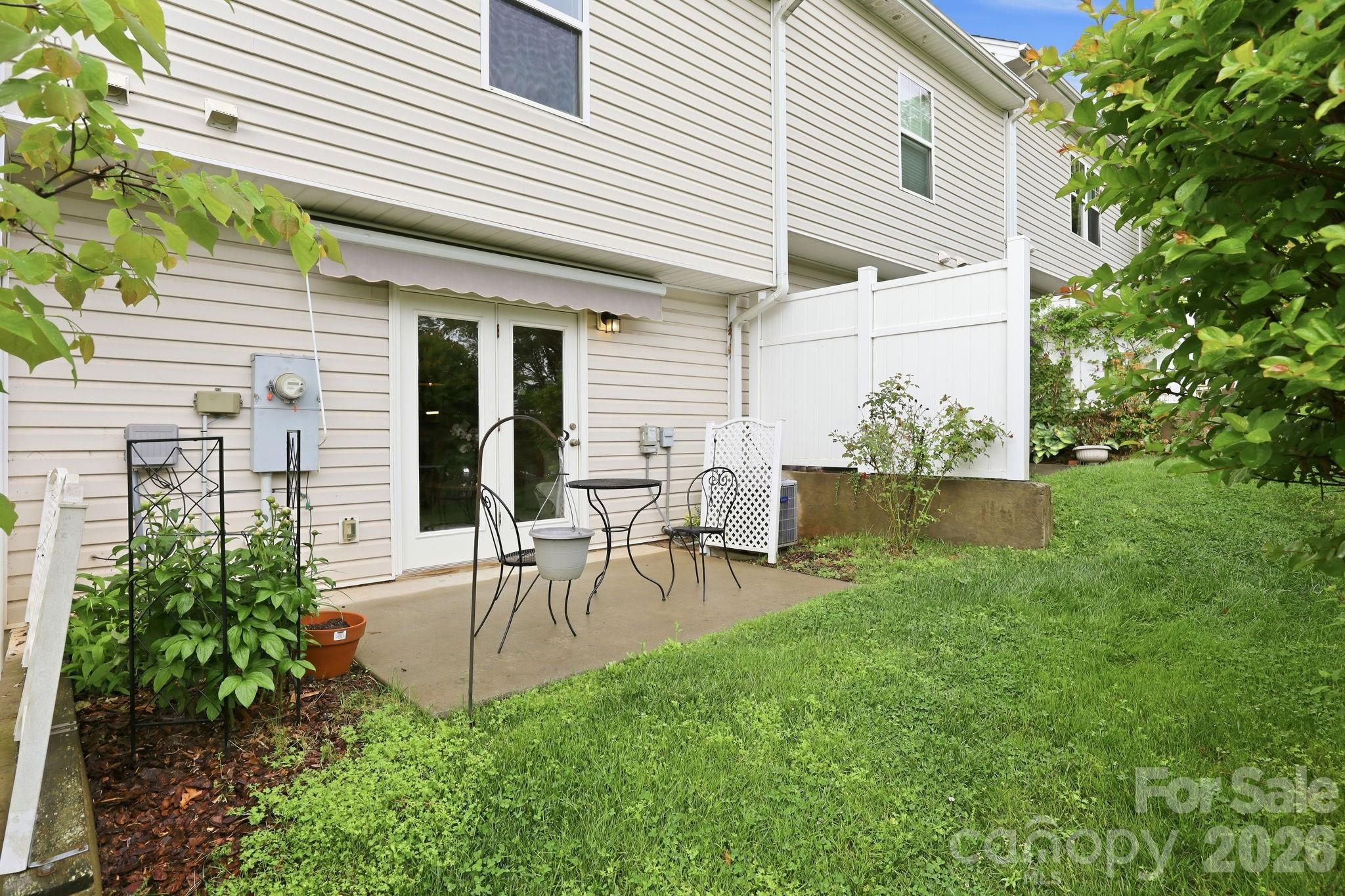 11 Athena Avenue — Weaverville