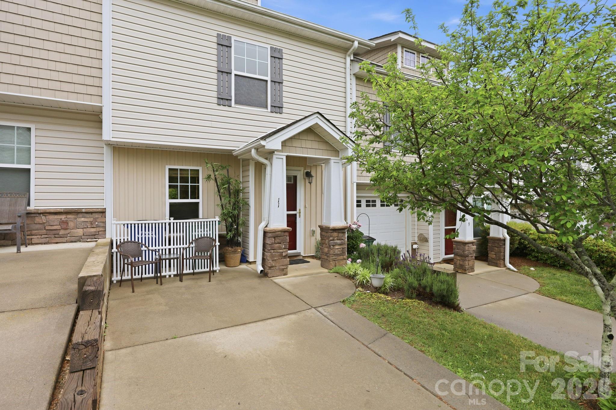 11 Athena Avenue — Weaverville