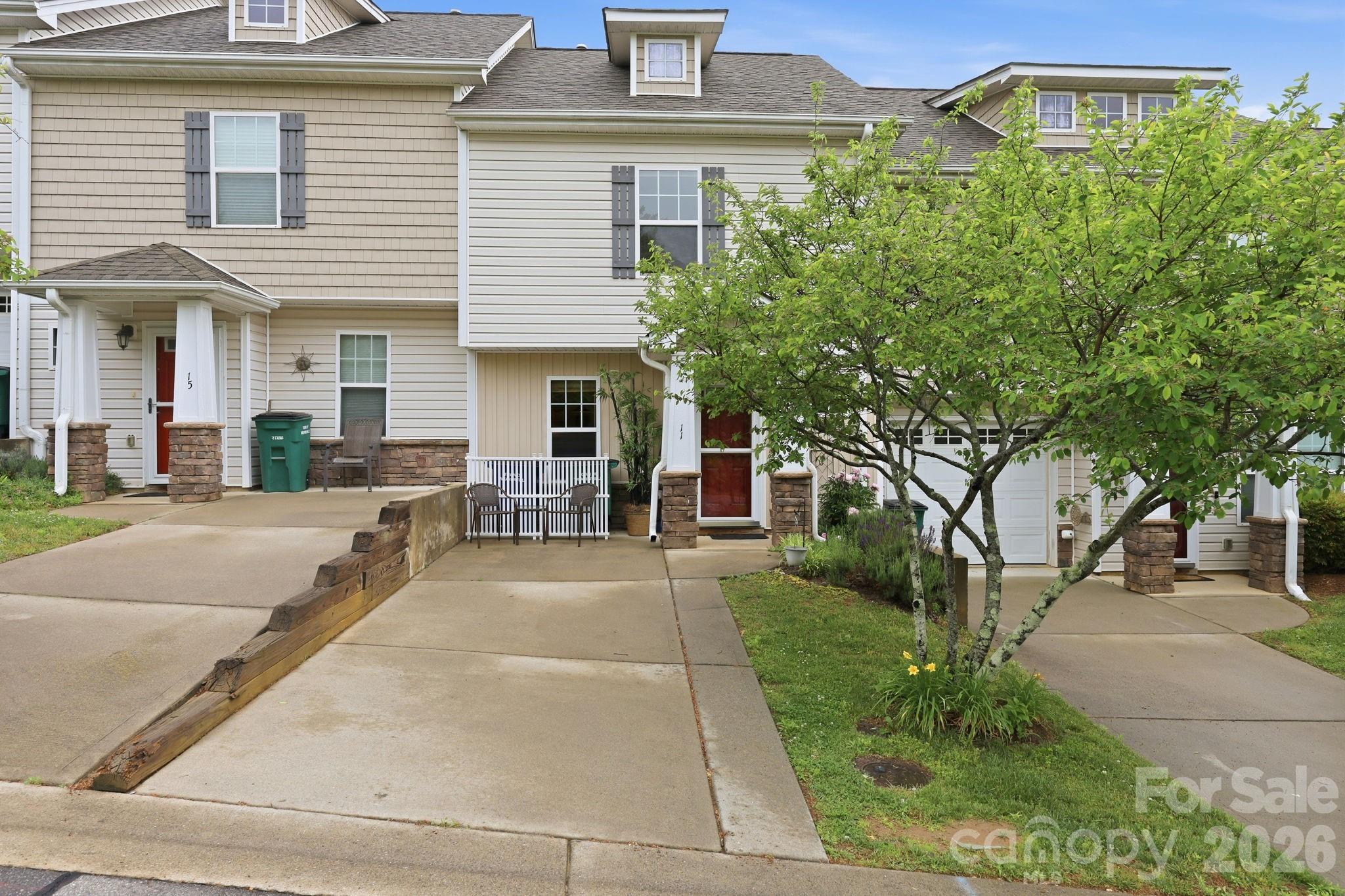 11 Athena Avenue — Weaverville