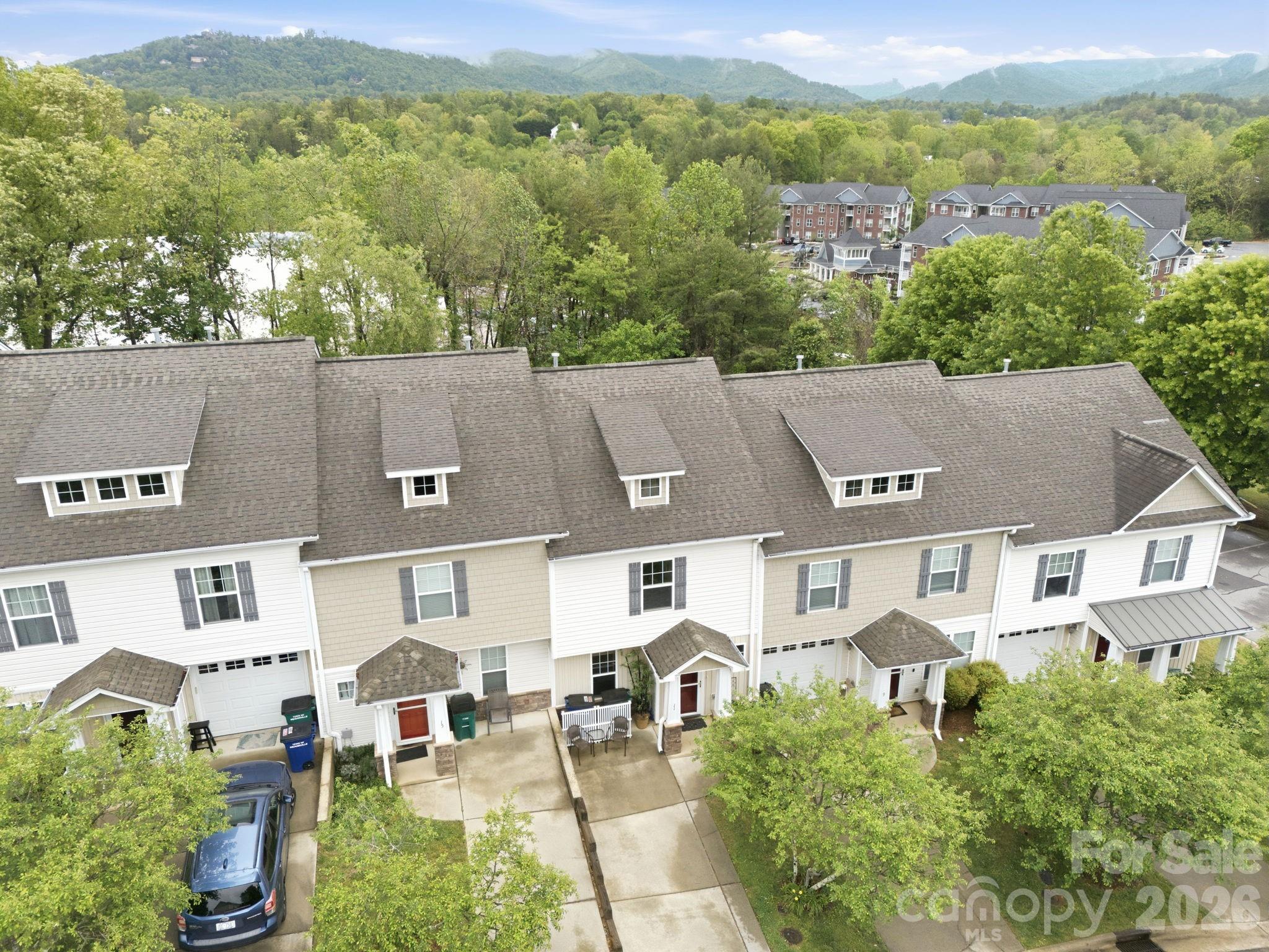 11 Athena Avenue — Weaverville
