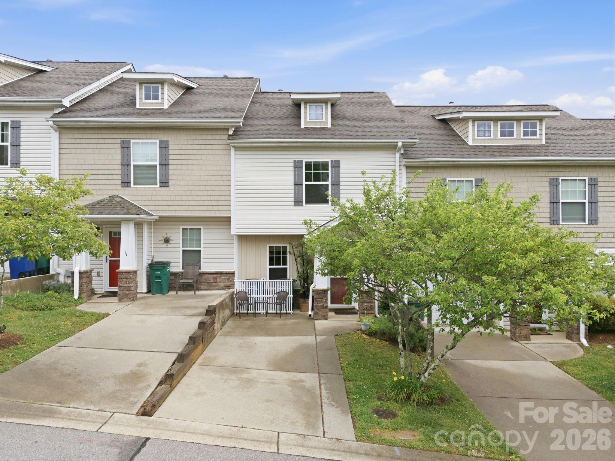 11 Athena Avenue — Weaverville