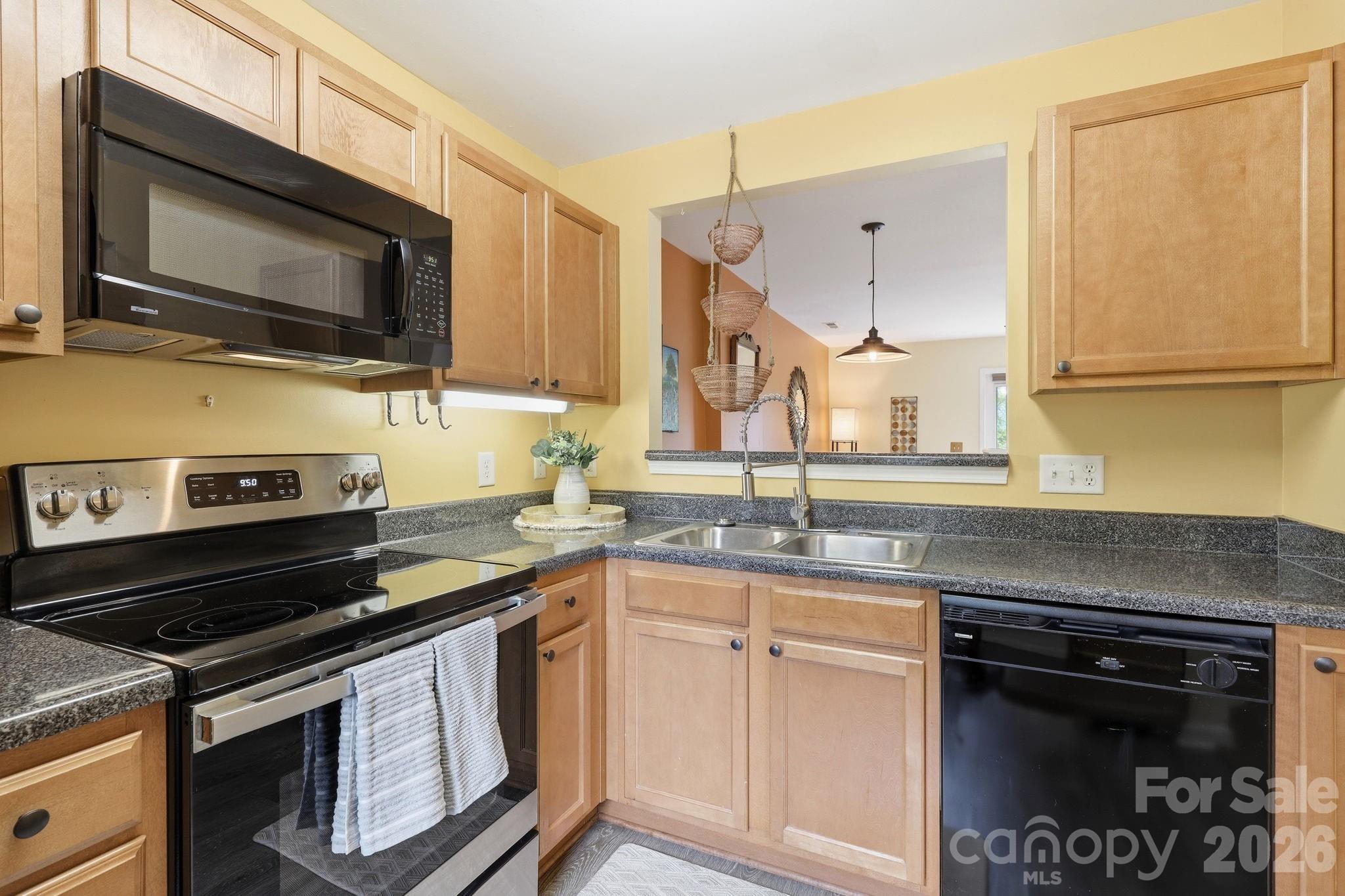 11 Athena Avenue — Weaverville