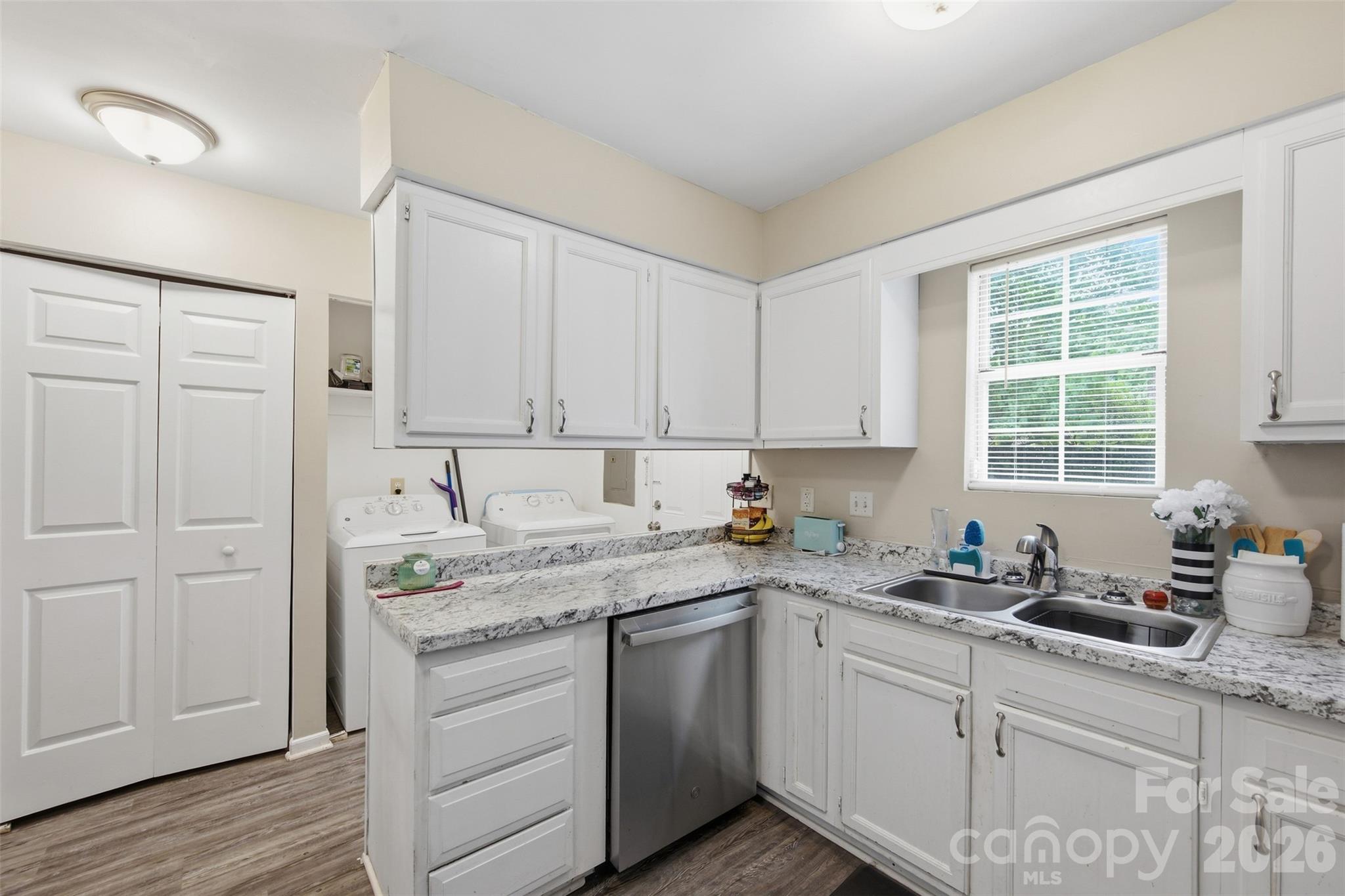 1158 Cloister Place — Columbia