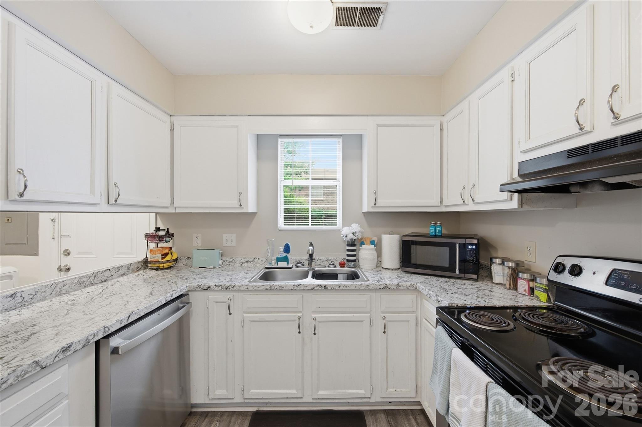 1158 Cloister Place — Columbia