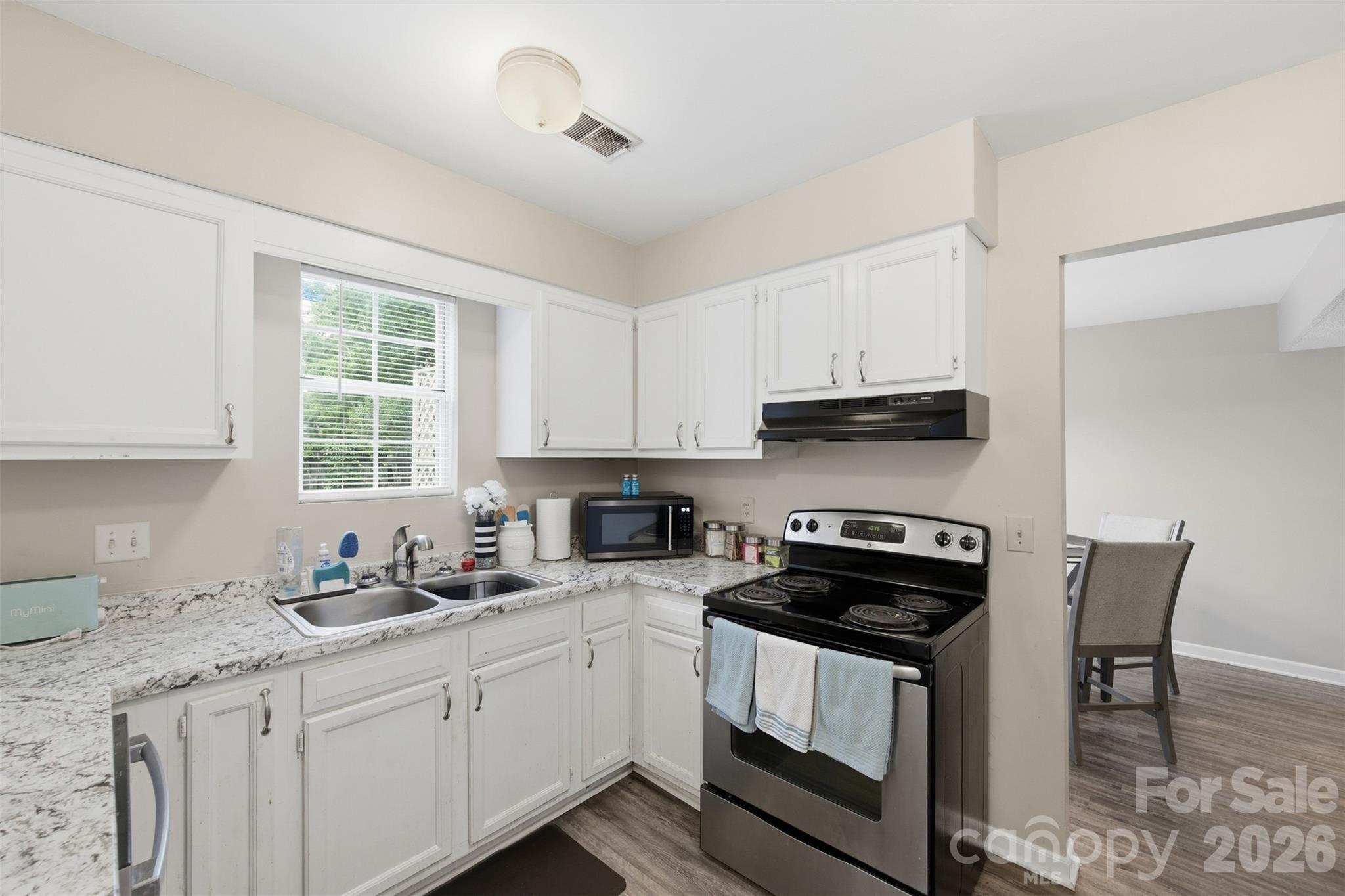 1158 Cloister Place — Columbia