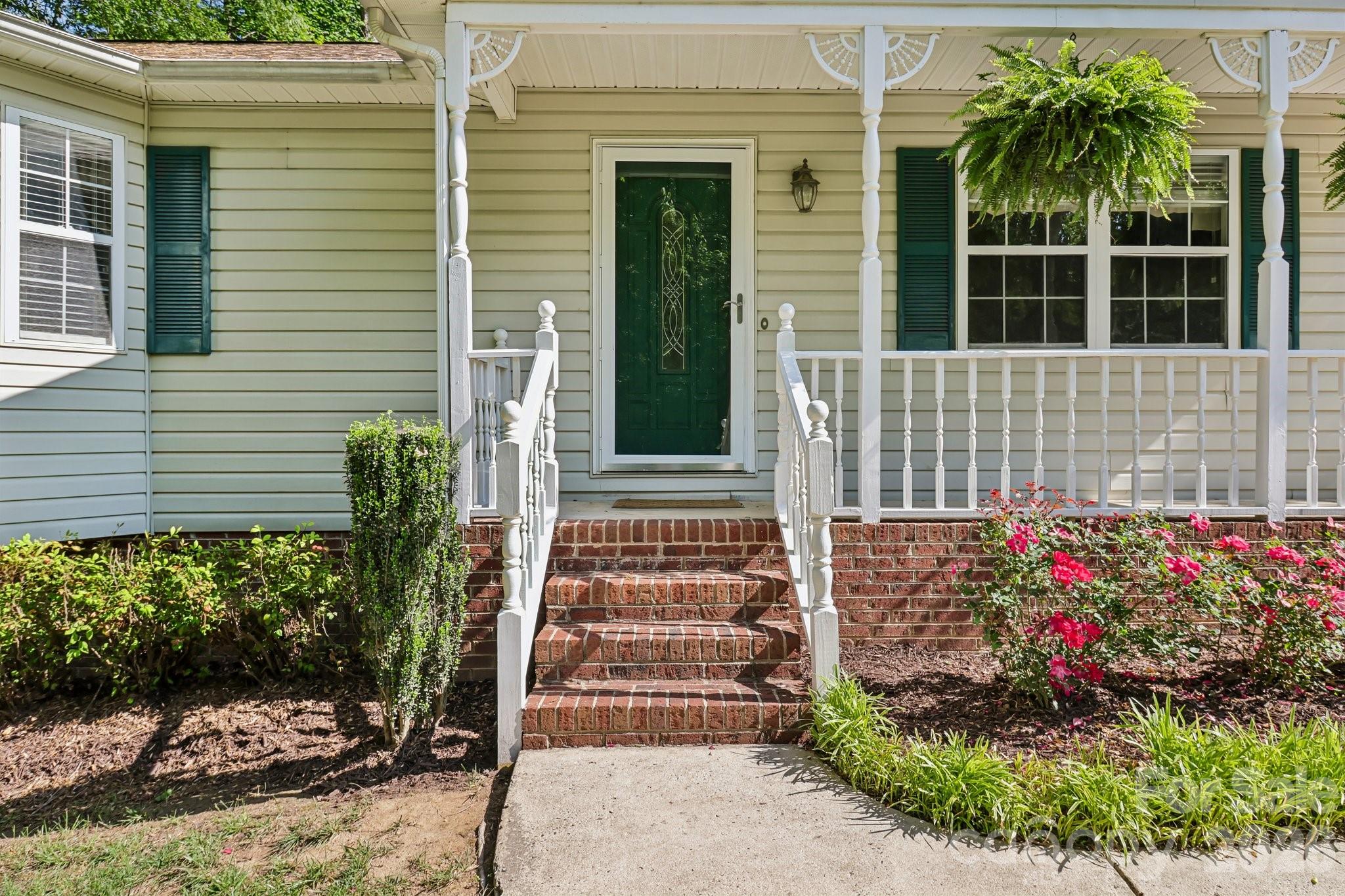 144 Mills Forest Lane — Mooresville