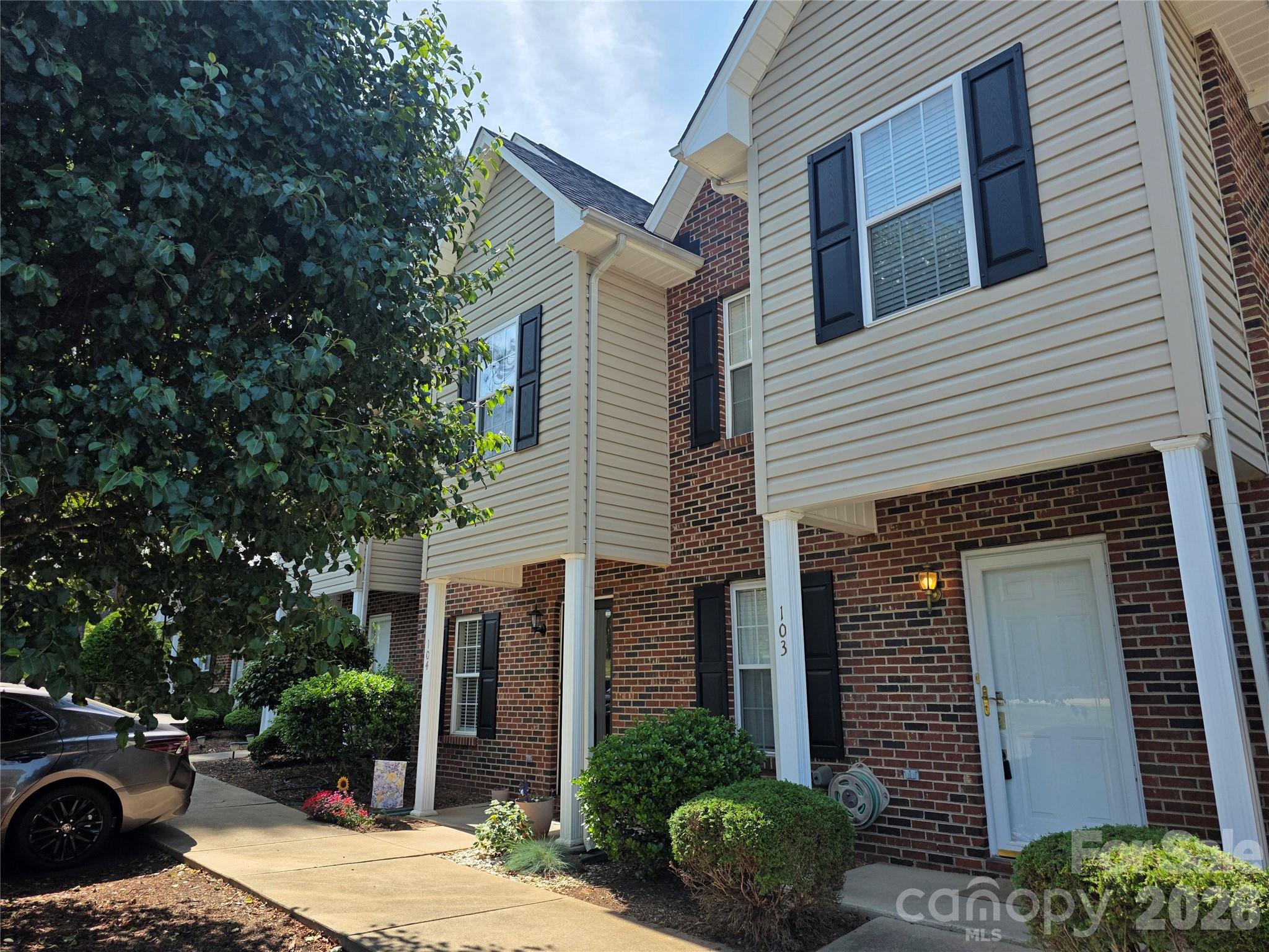 2240 15th Avenue NE #104 — Hickory