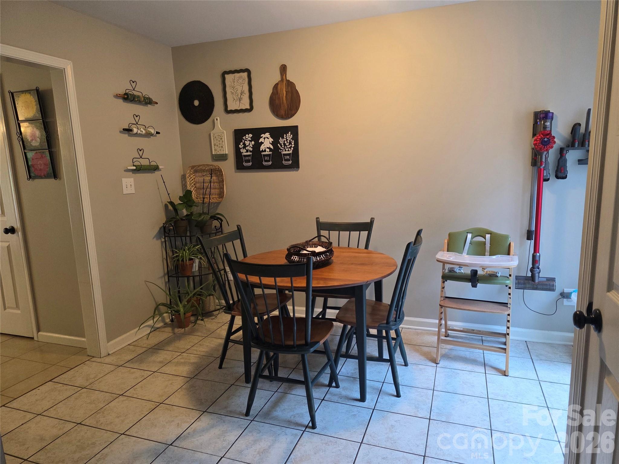 2240 15th Avenue NE #104 — Hickory
