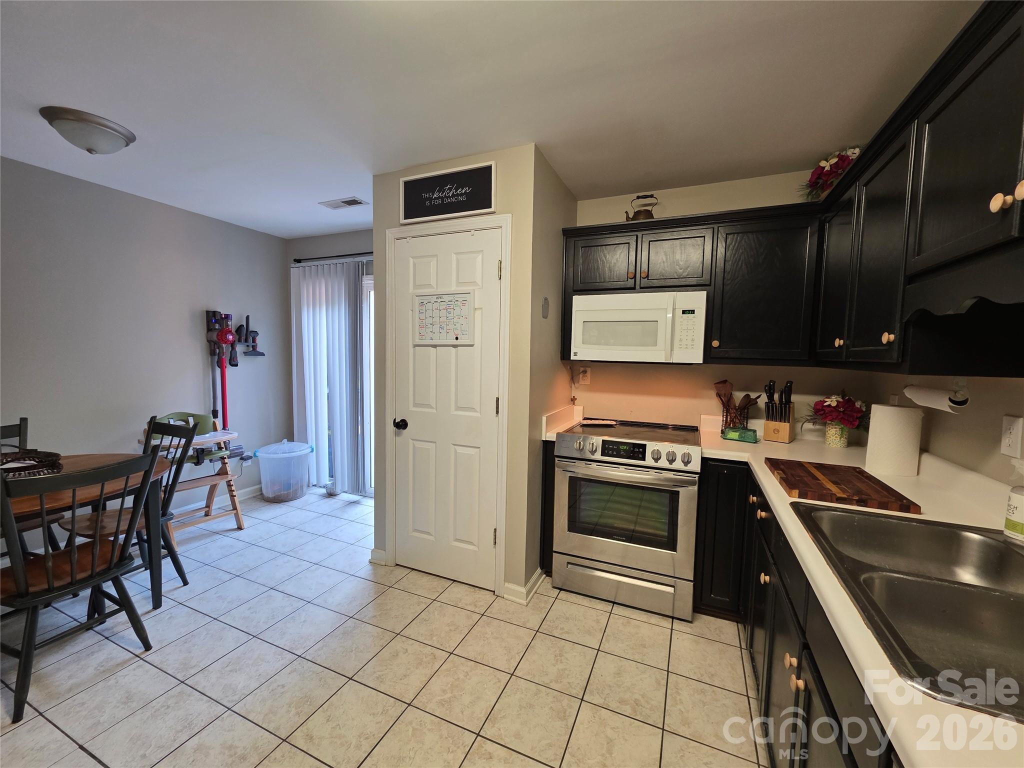 2240 15th Avenue NE #104 — Hickory
