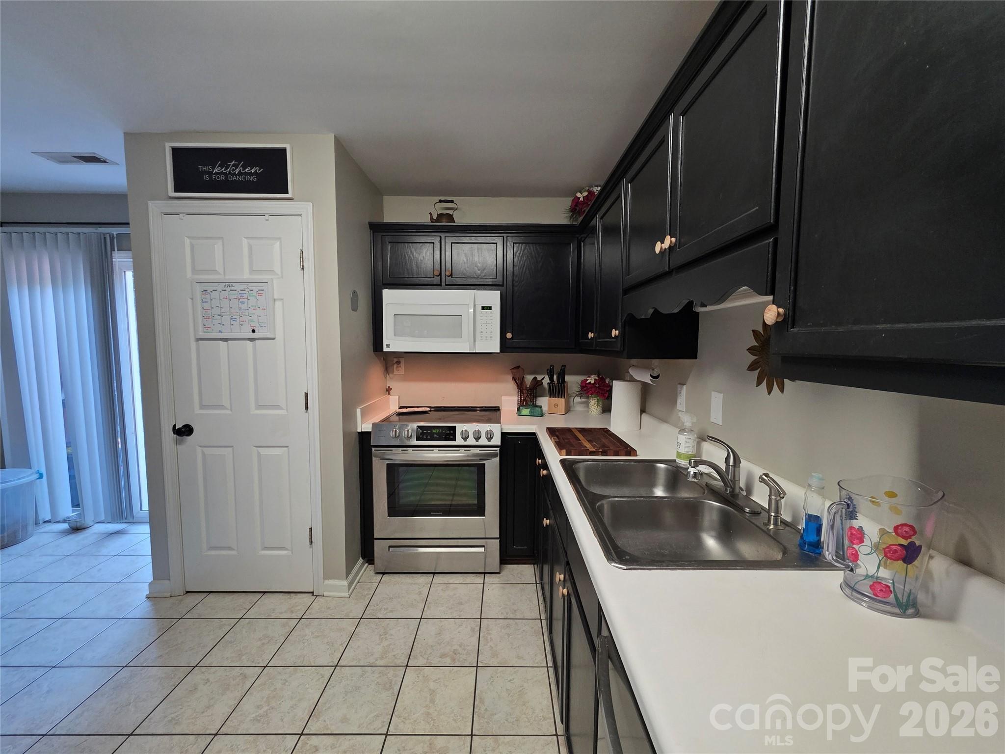 2240 15th Avenue NE #104 — Hickory