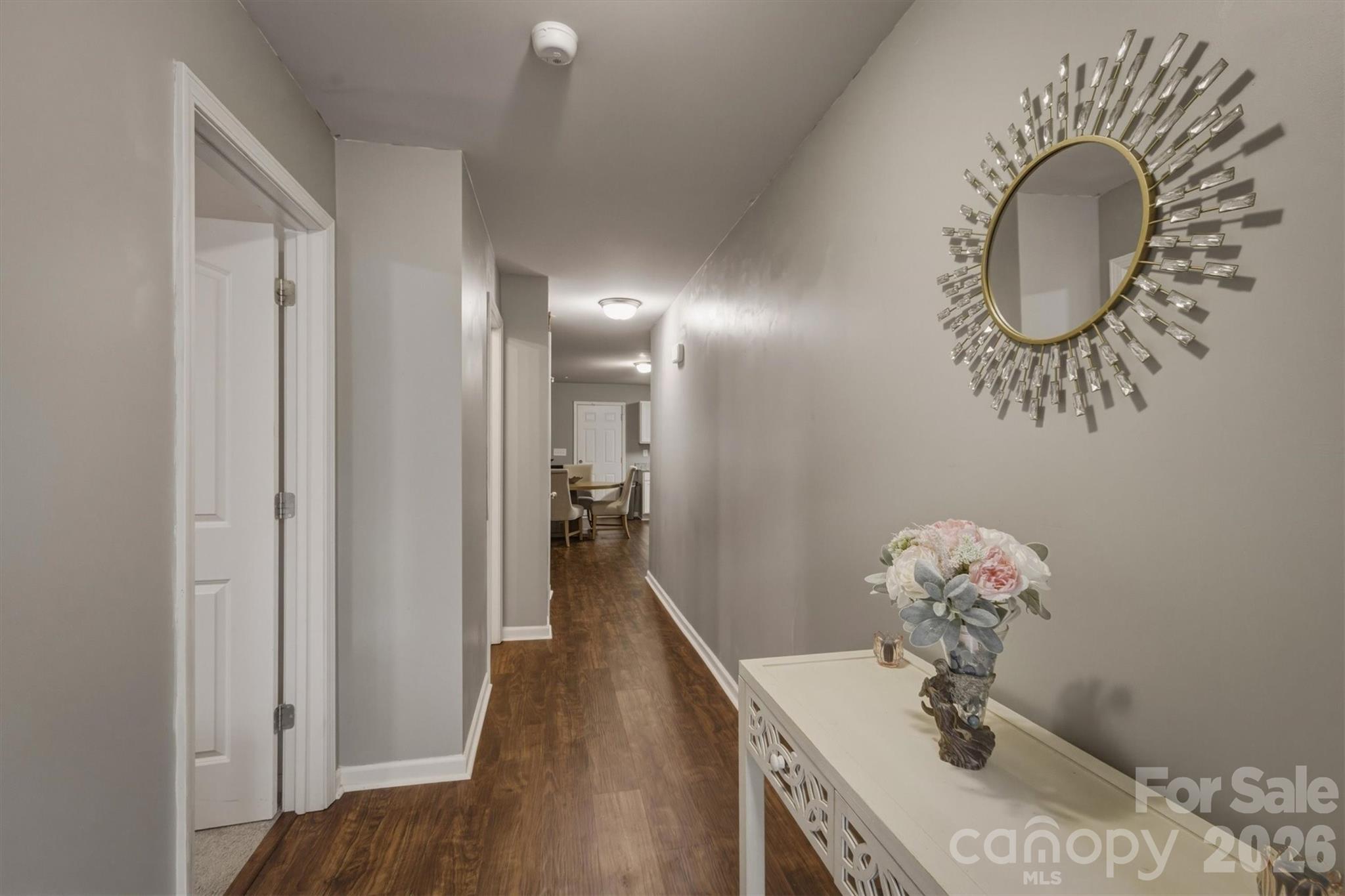 1916 Country Way — Hickory