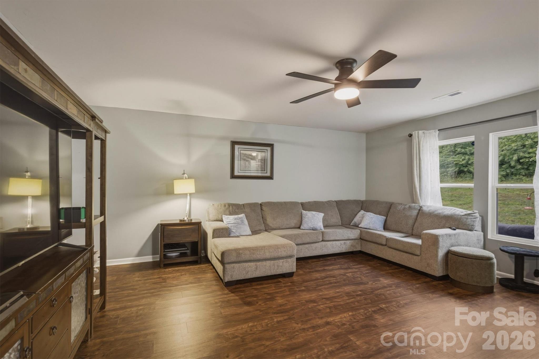 1916 Country Way — Hickory
