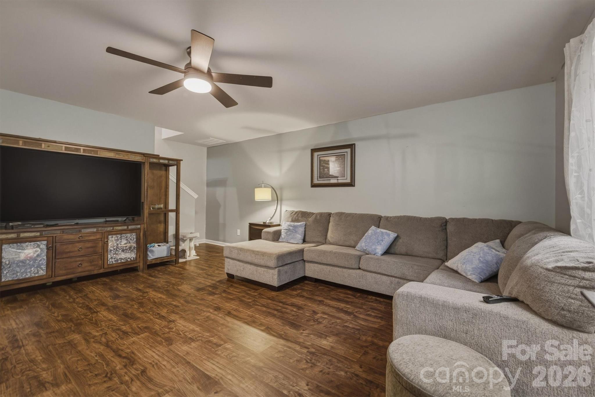 1916 Country Way — Hickory