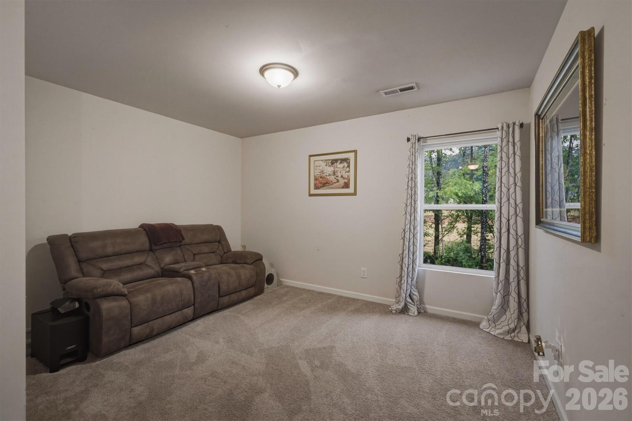 1916 Country Way — Hickory