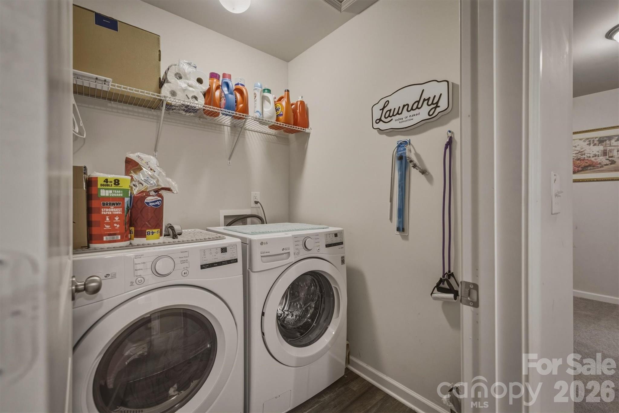 1916 Country Way — Hickory