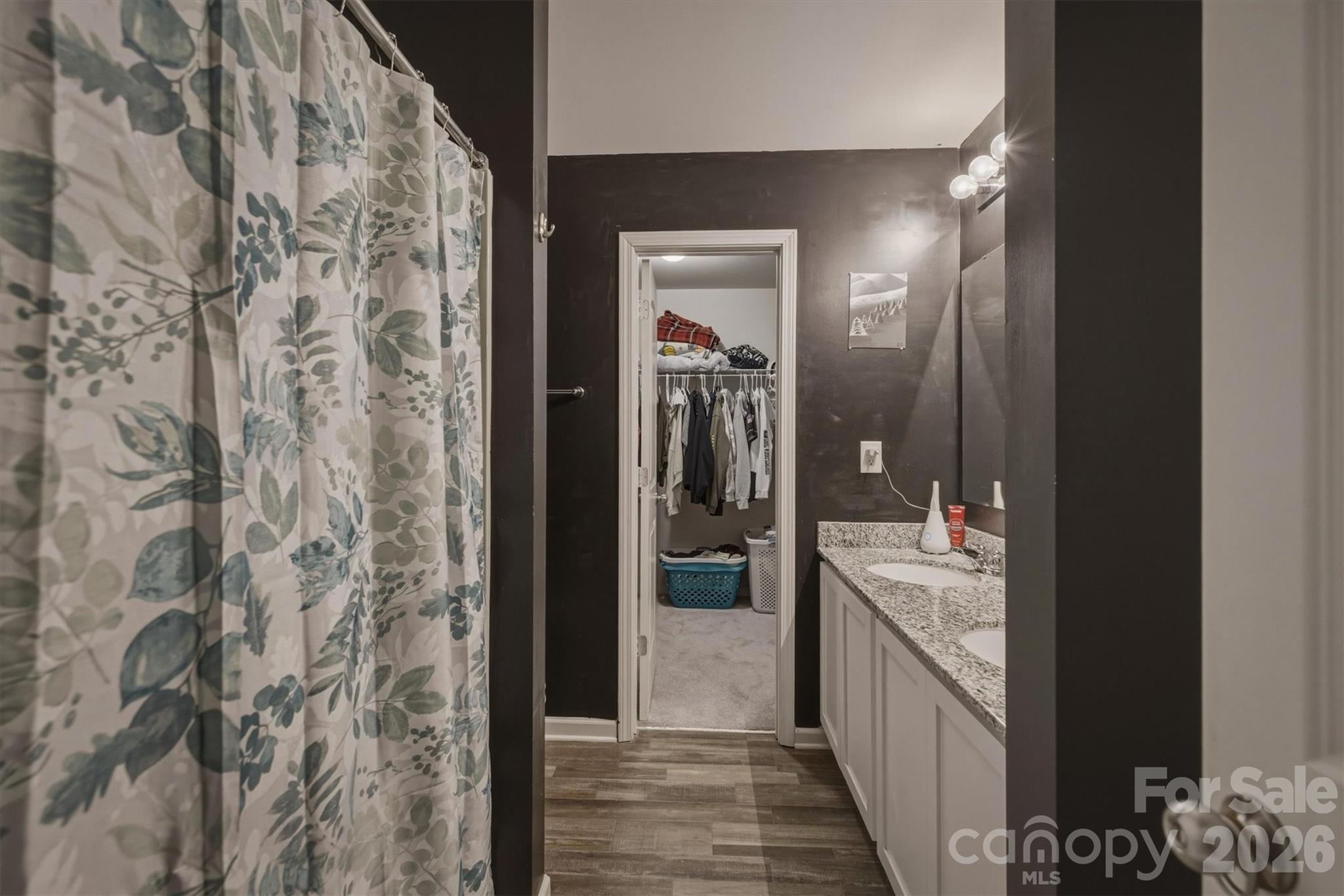 1916 Country Way — Hickory