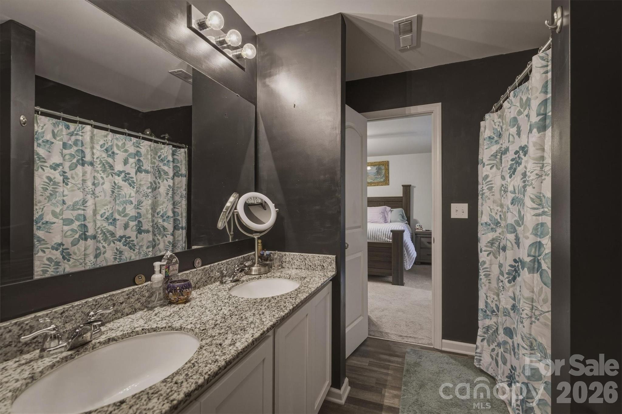 1916 Country Way — Hickory