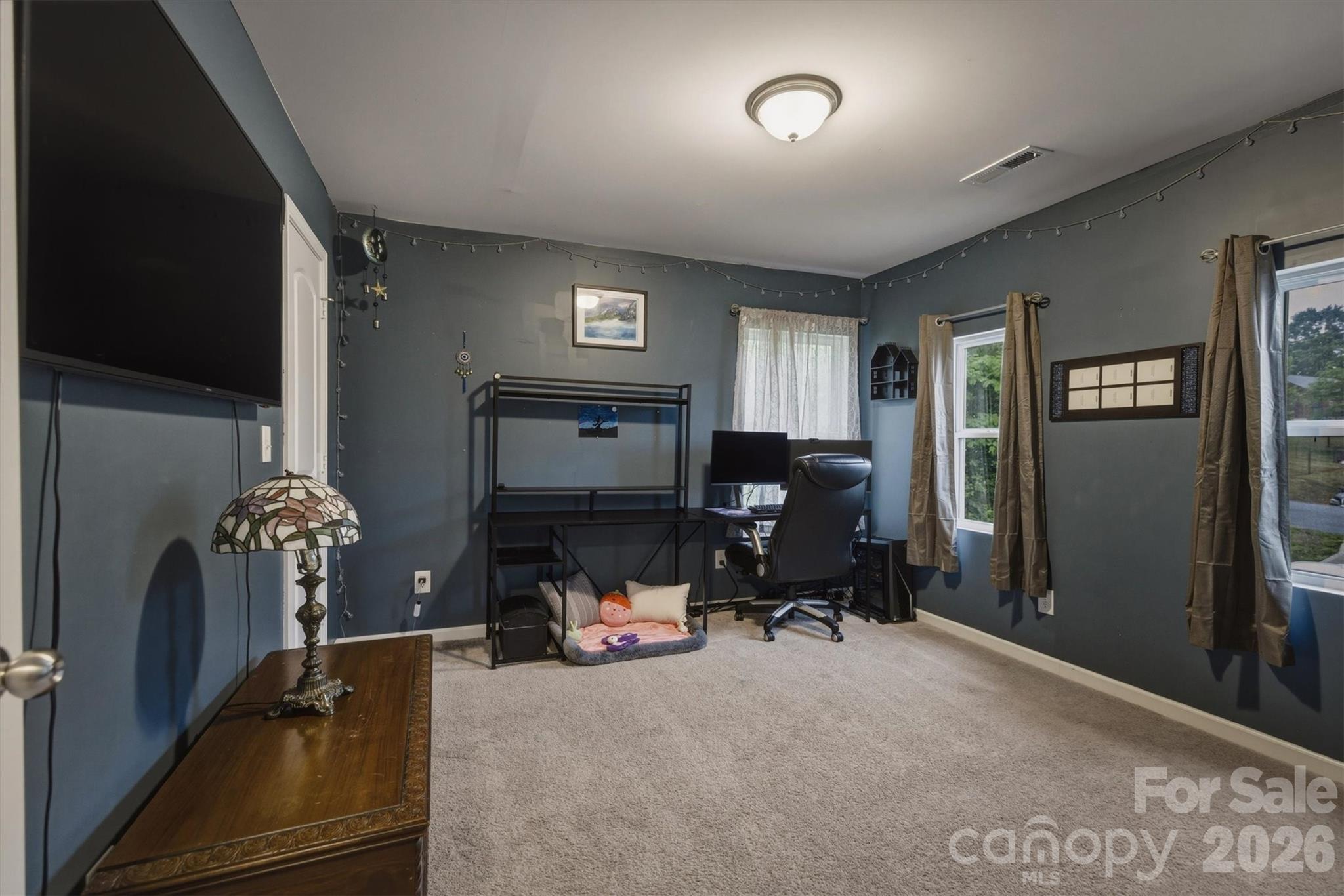 1916 Country Way — Hickory