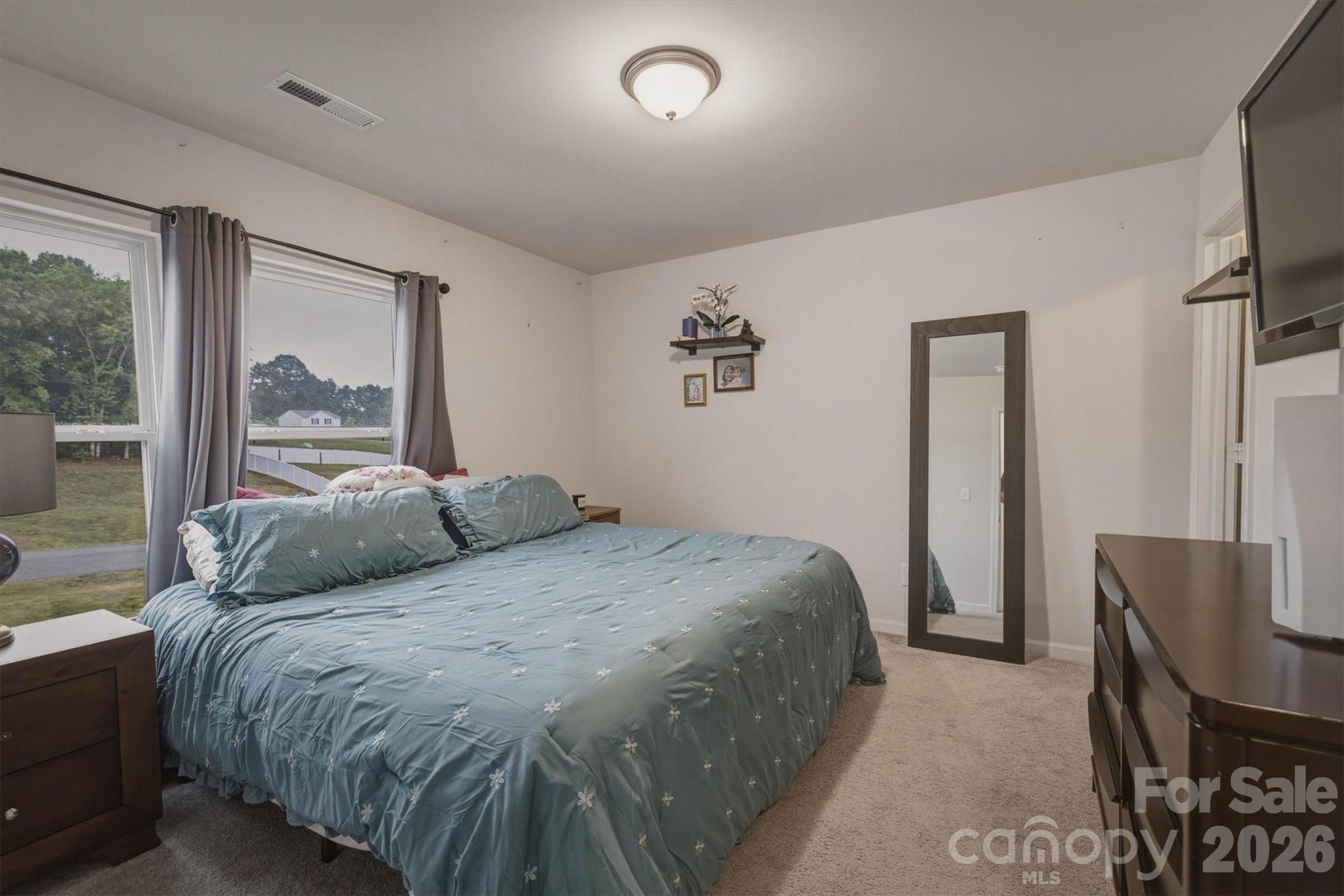 1916 Country Way — Hickory