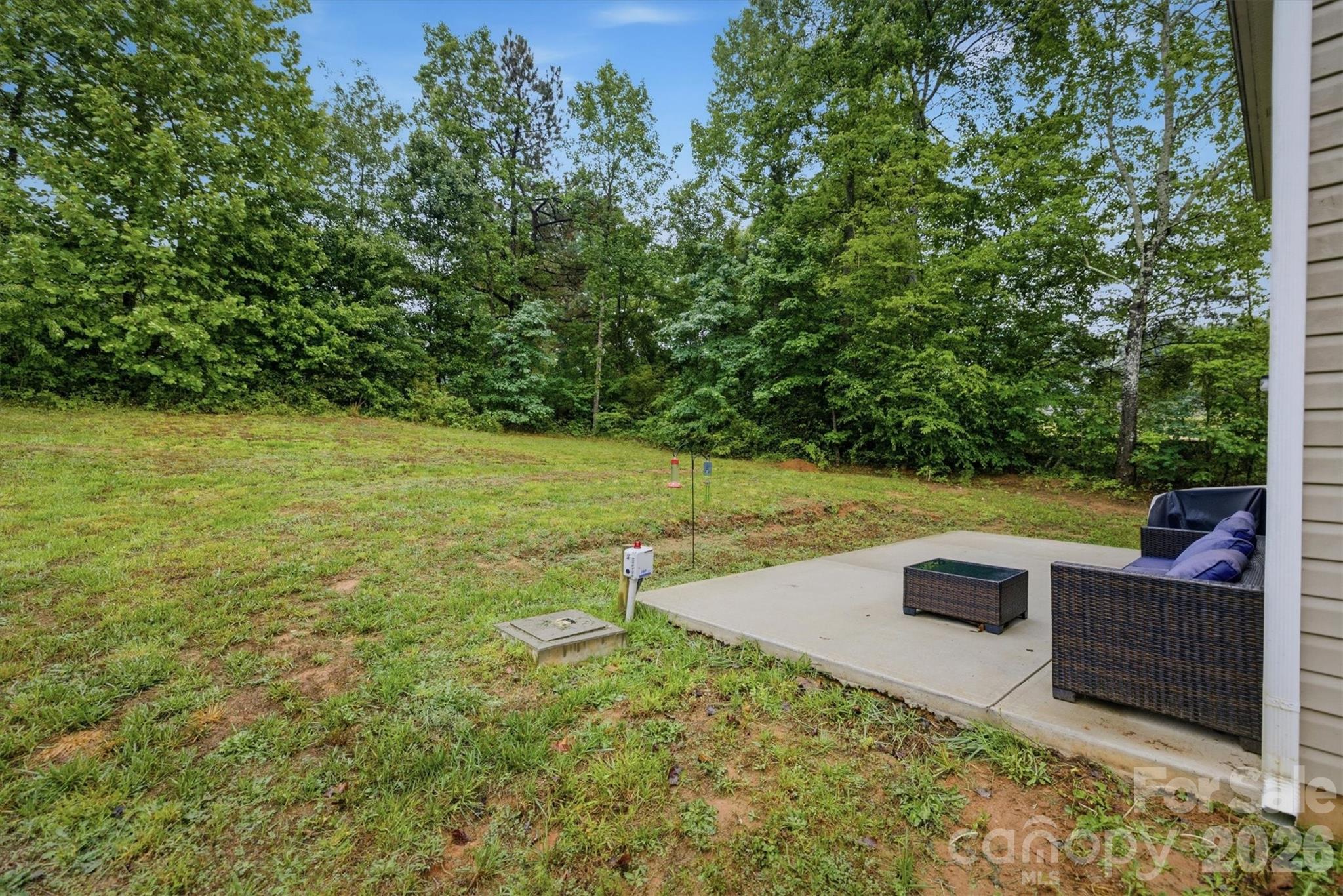 1916 Country Way — Hickory