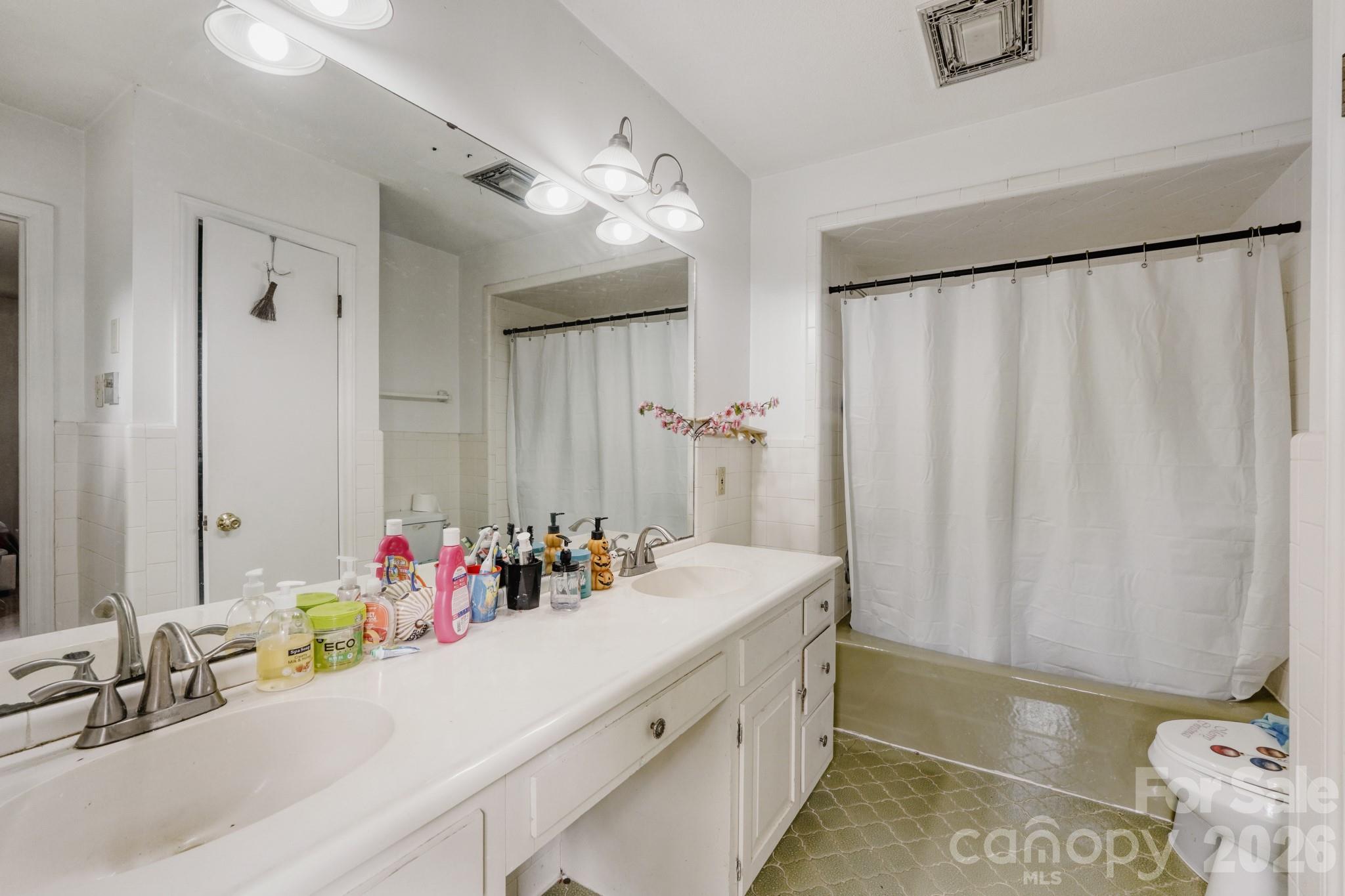 121 Edgerly Court — Charlotte