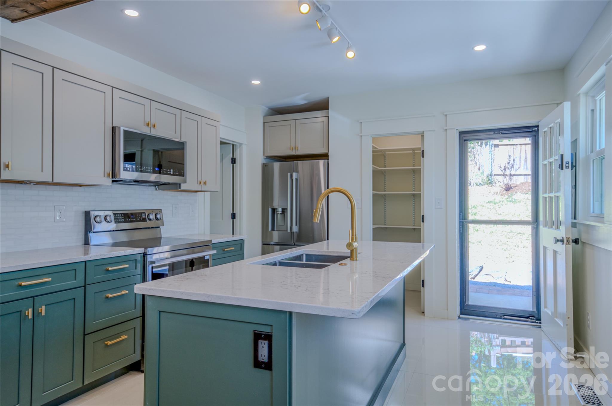 26 Henrietta Street — Asheville