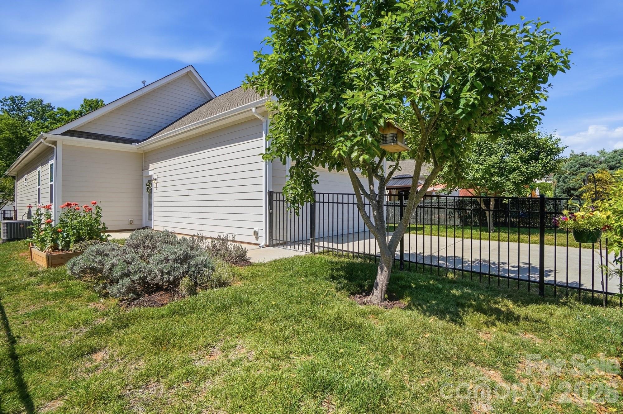 5936 Whitehawk Hill Road — Mint Hill