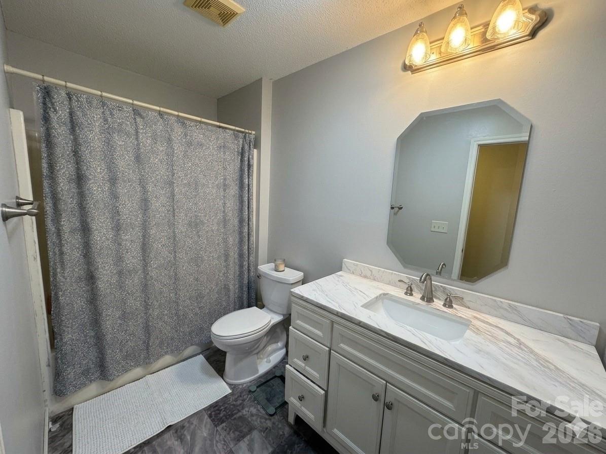 103 New Orleans Boulevard — Morganton