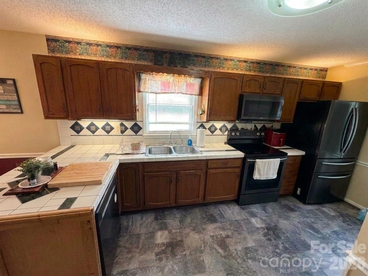 103 New Orleans Boulevard — Morganton