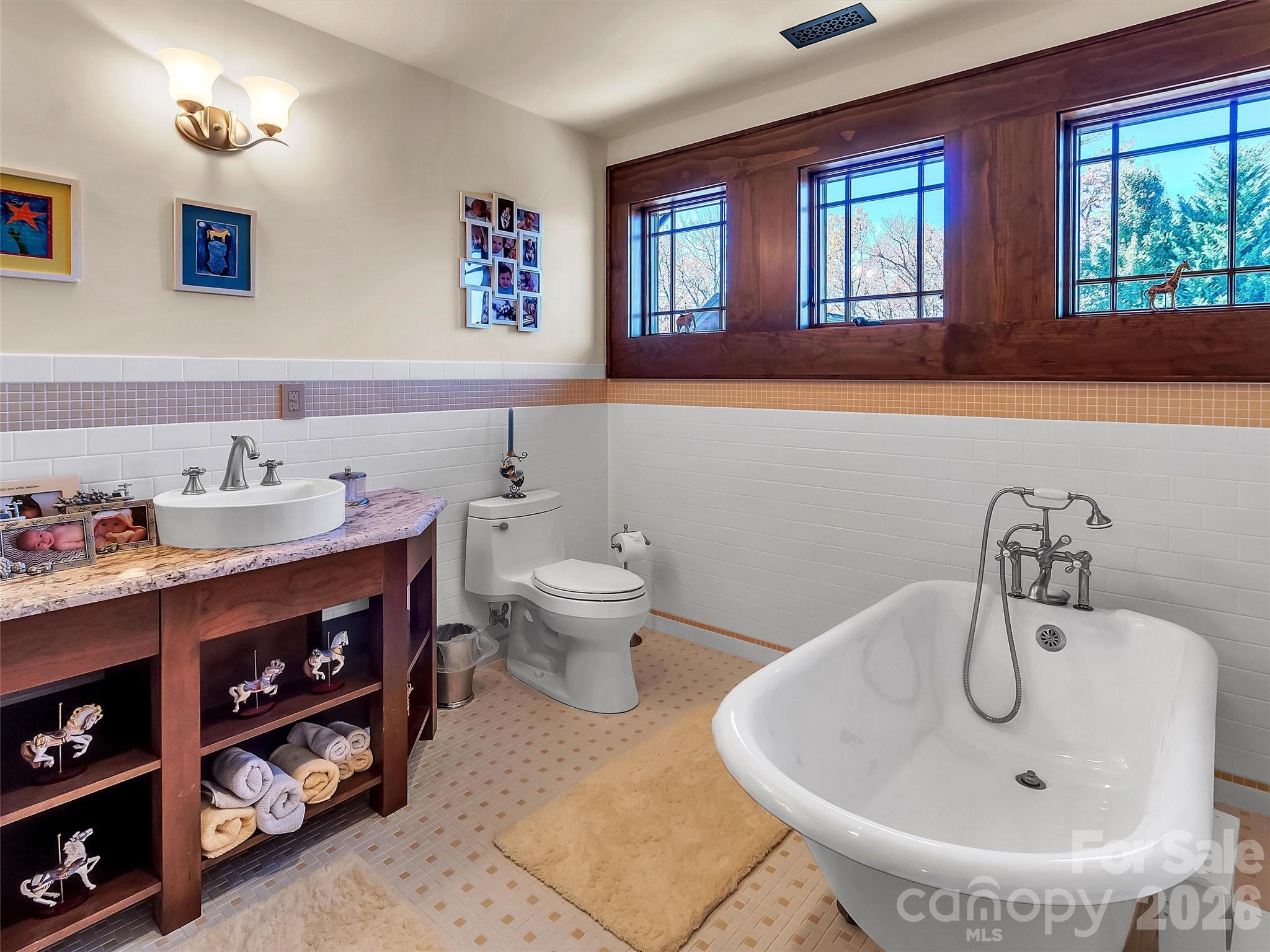 93 Lombard Street — Waynesville