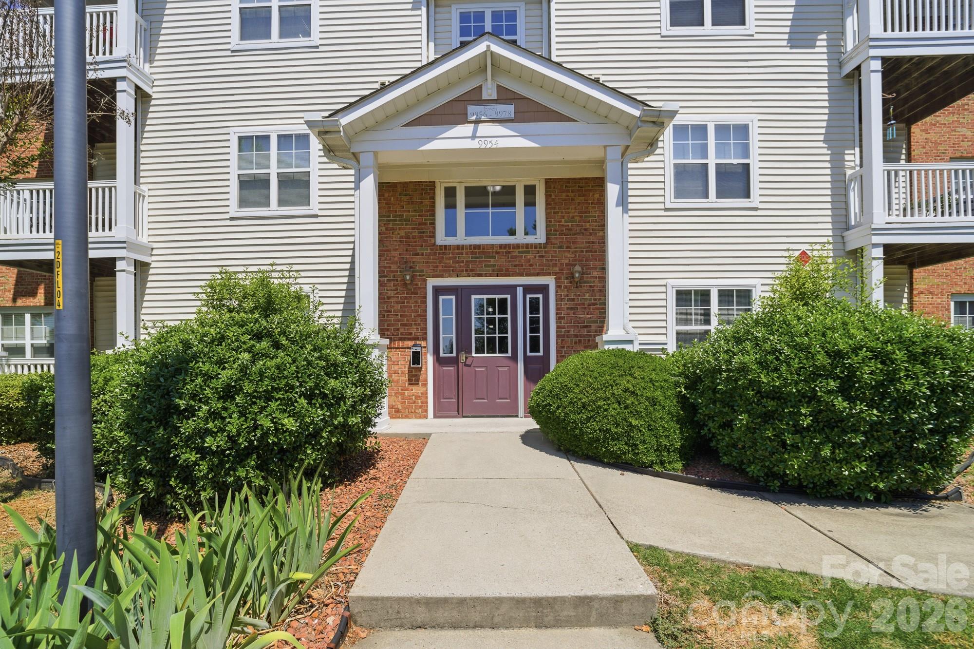 9976 Hyde Glen Court — Charlotte