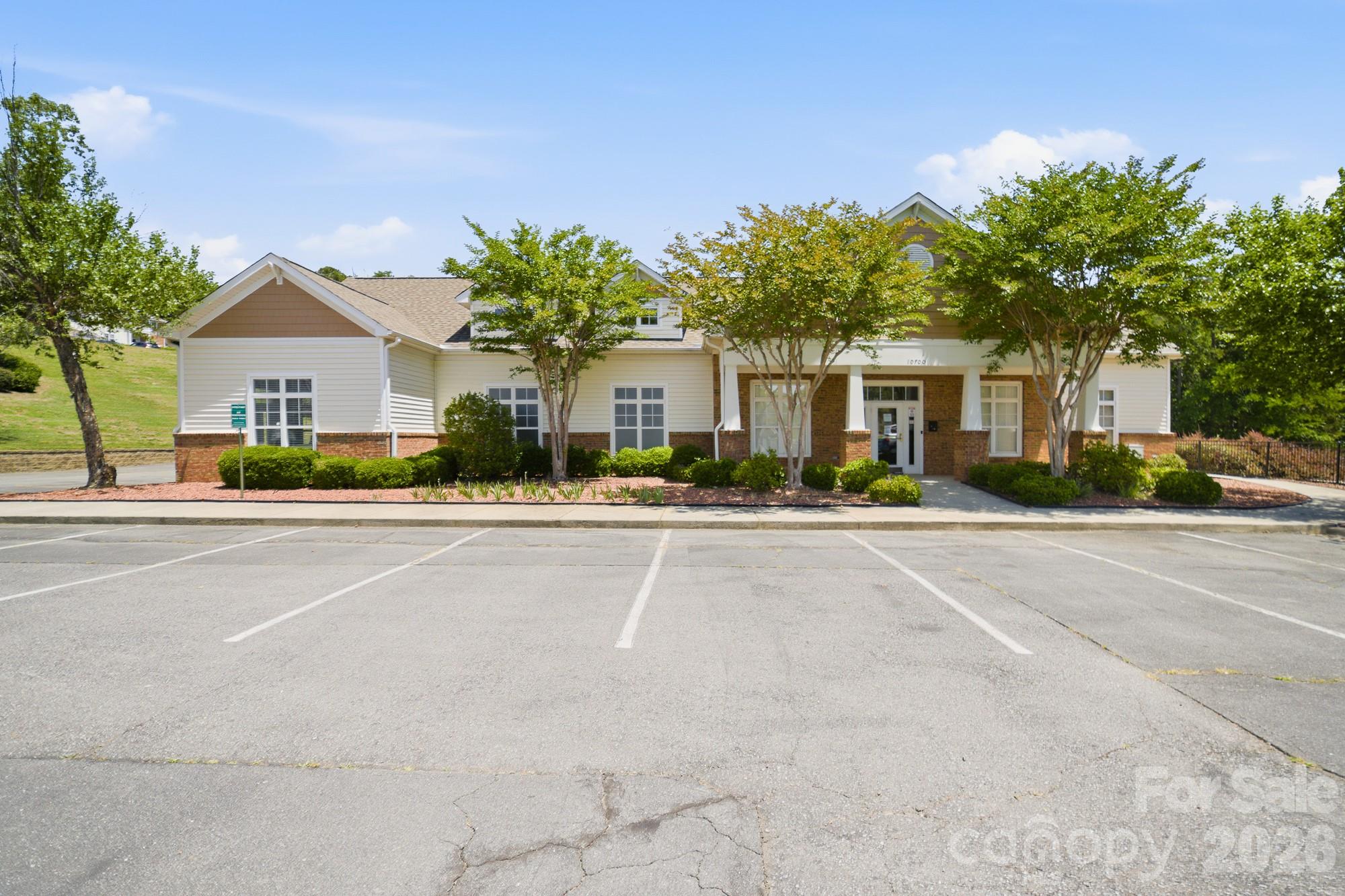 9976 Hyde Glen Court — Charlotte