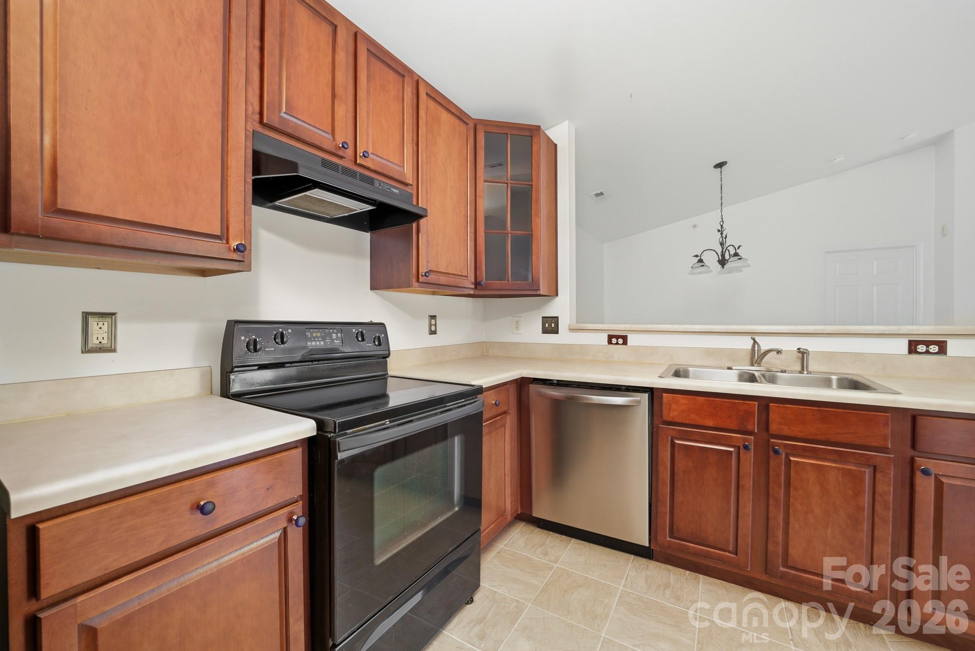 9976 Hyde Glen Court — Charlotte