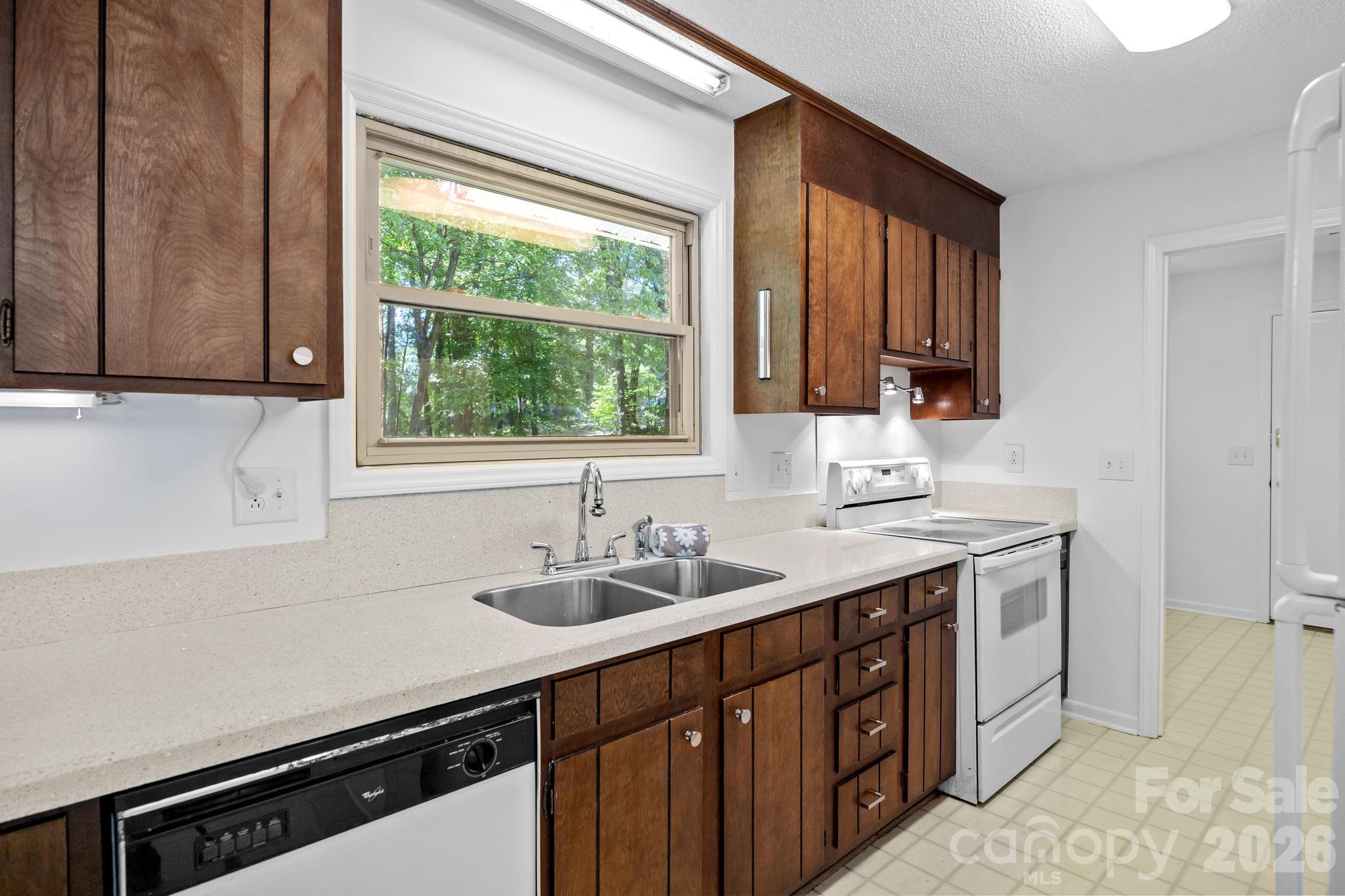 12538 Sam Furr Road — Huntersville