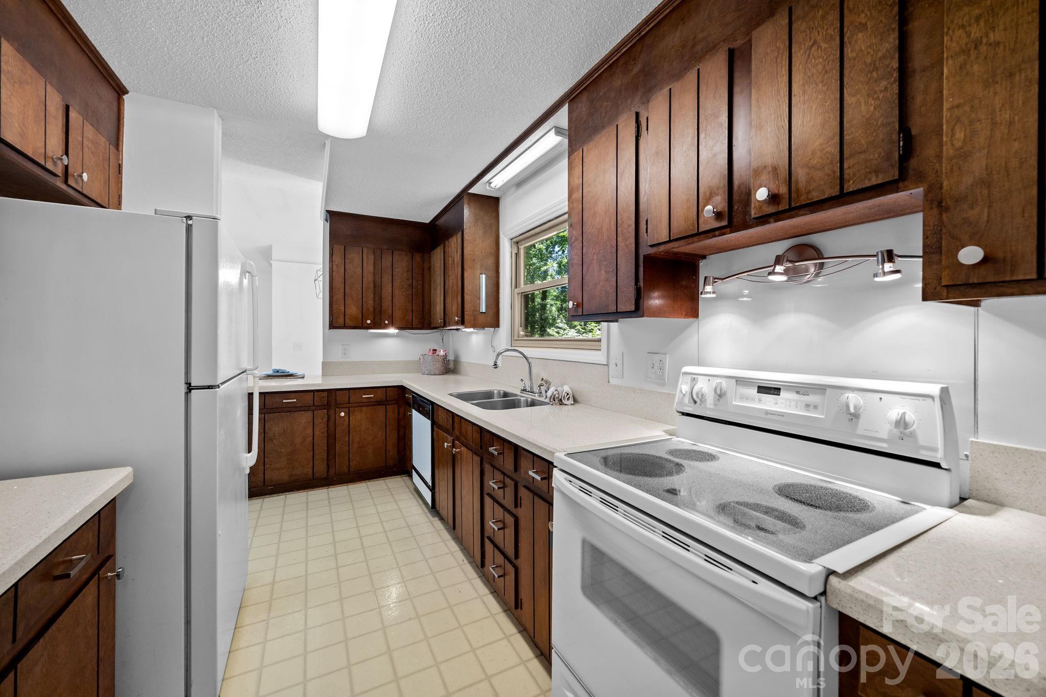 12538 Sam Furr Road — Huntersville