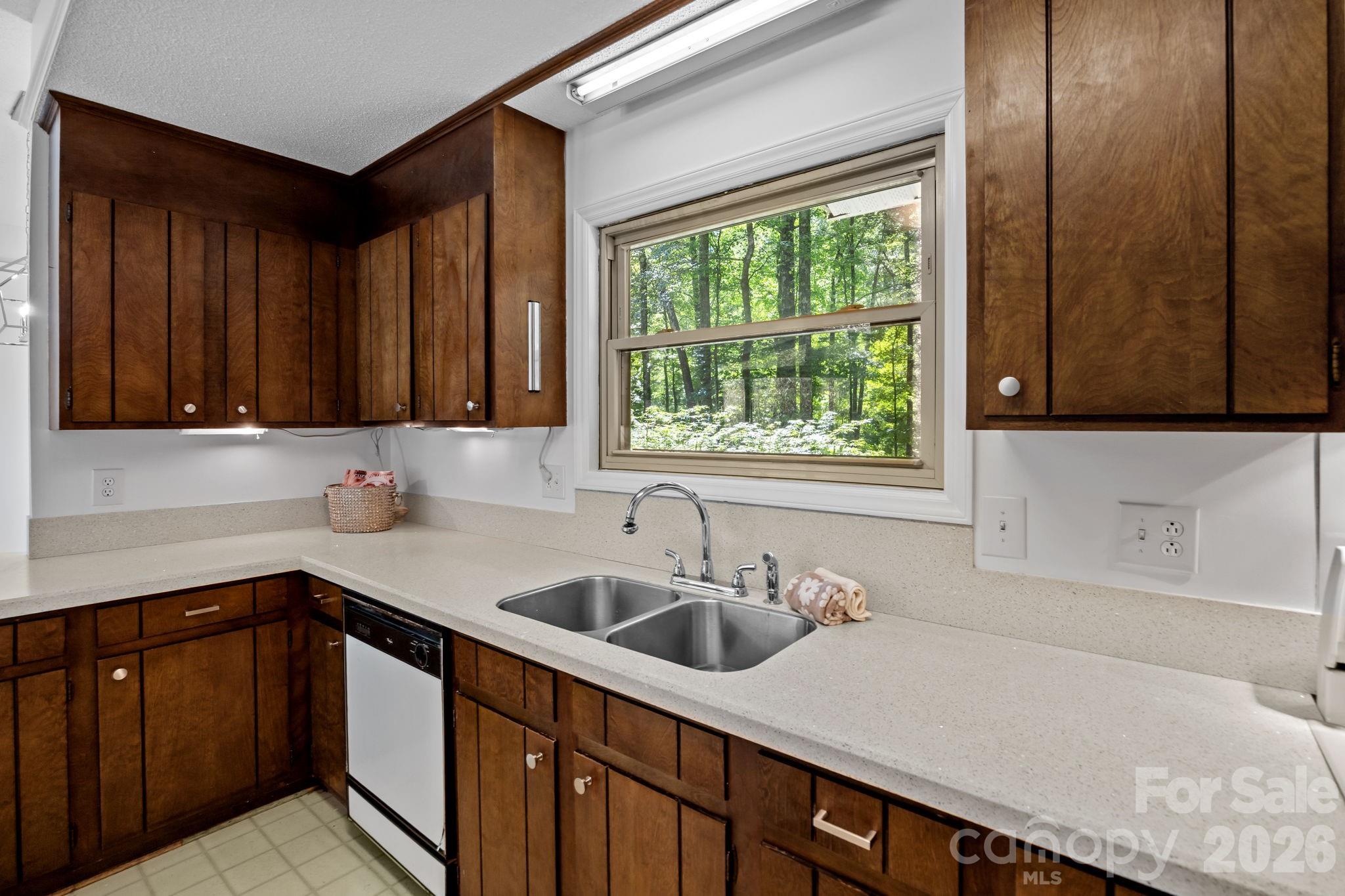 12538 Sam Furr Road — Huntersville