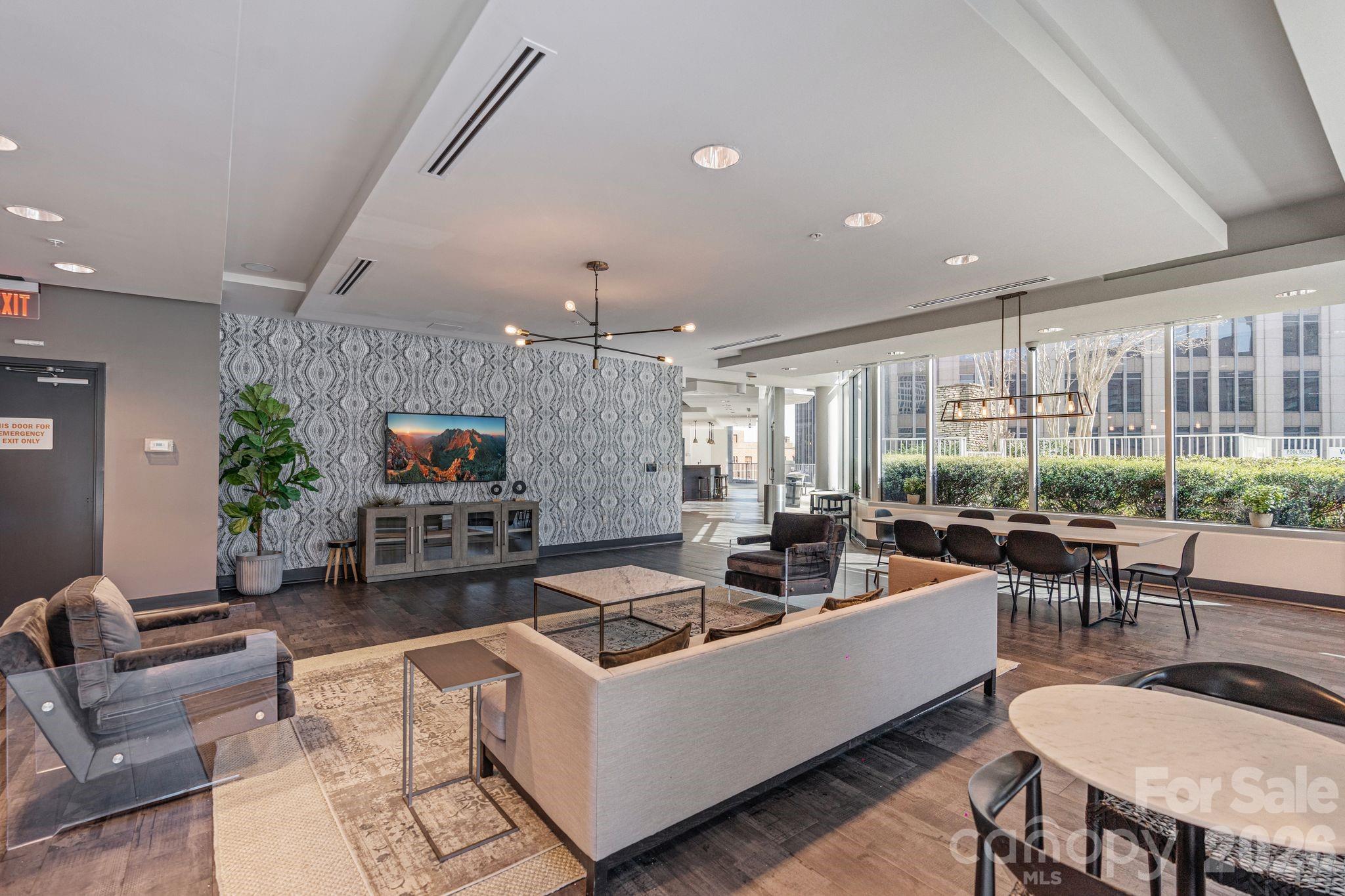 210 N Church Street #1810 — Charlotte