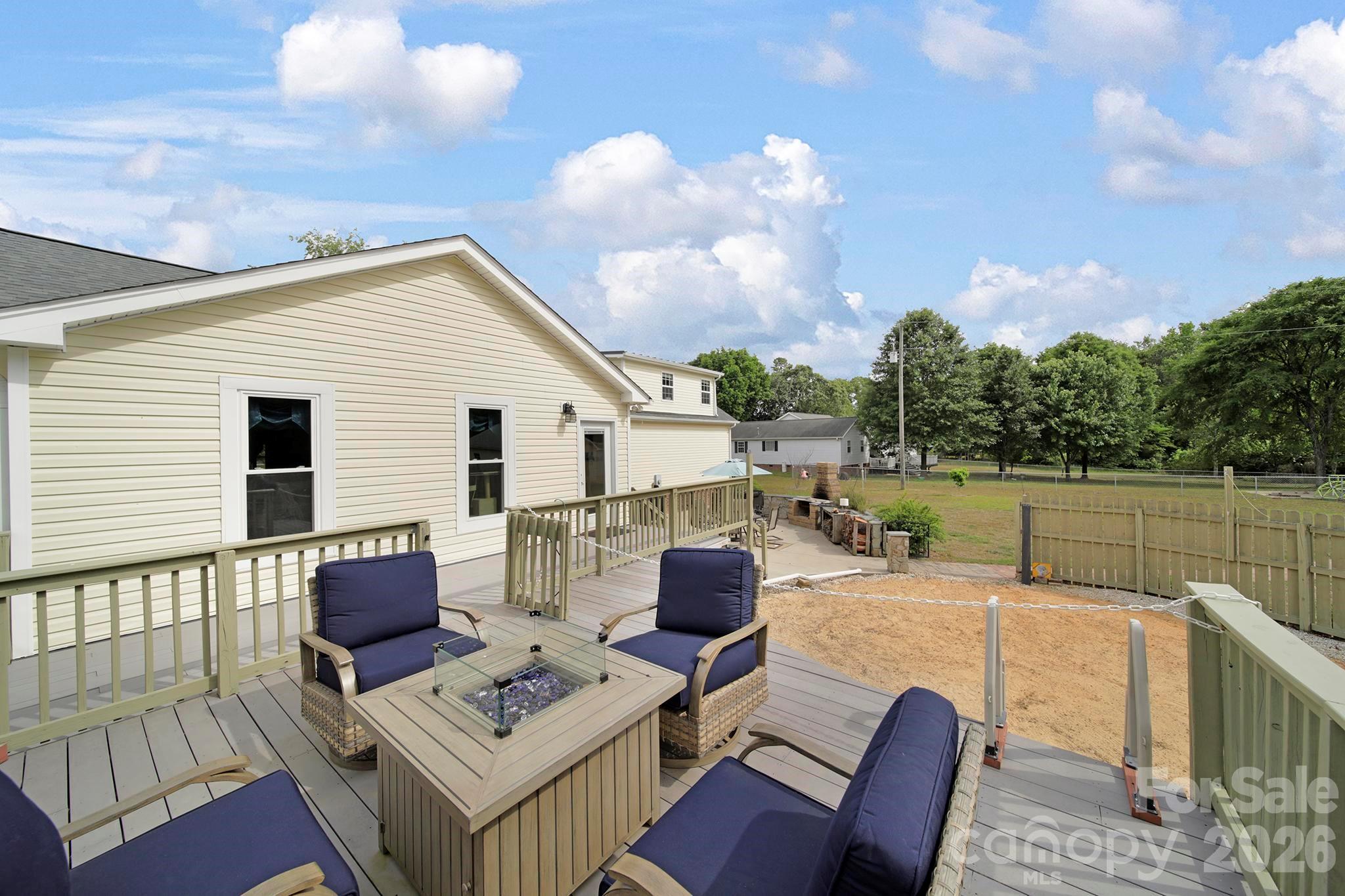 530 Calabash Road — Clover