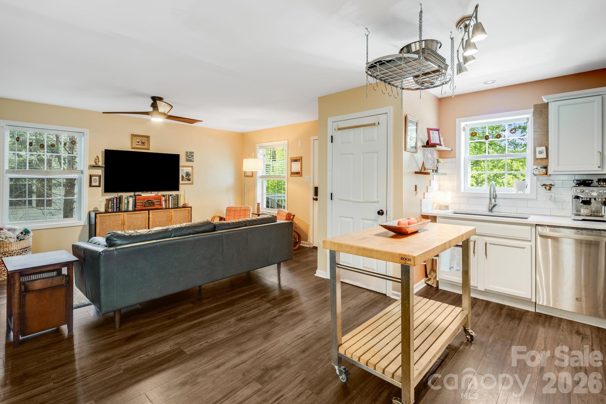 112 Shadowlawn Drive — Asheville