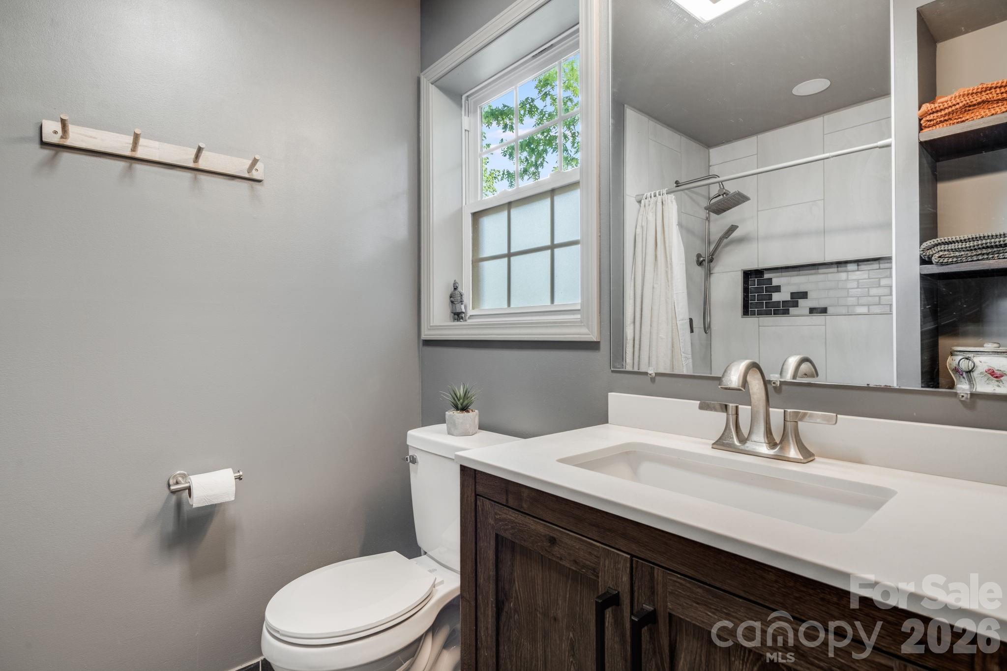 112 Shadowlawn Drive — Asheville