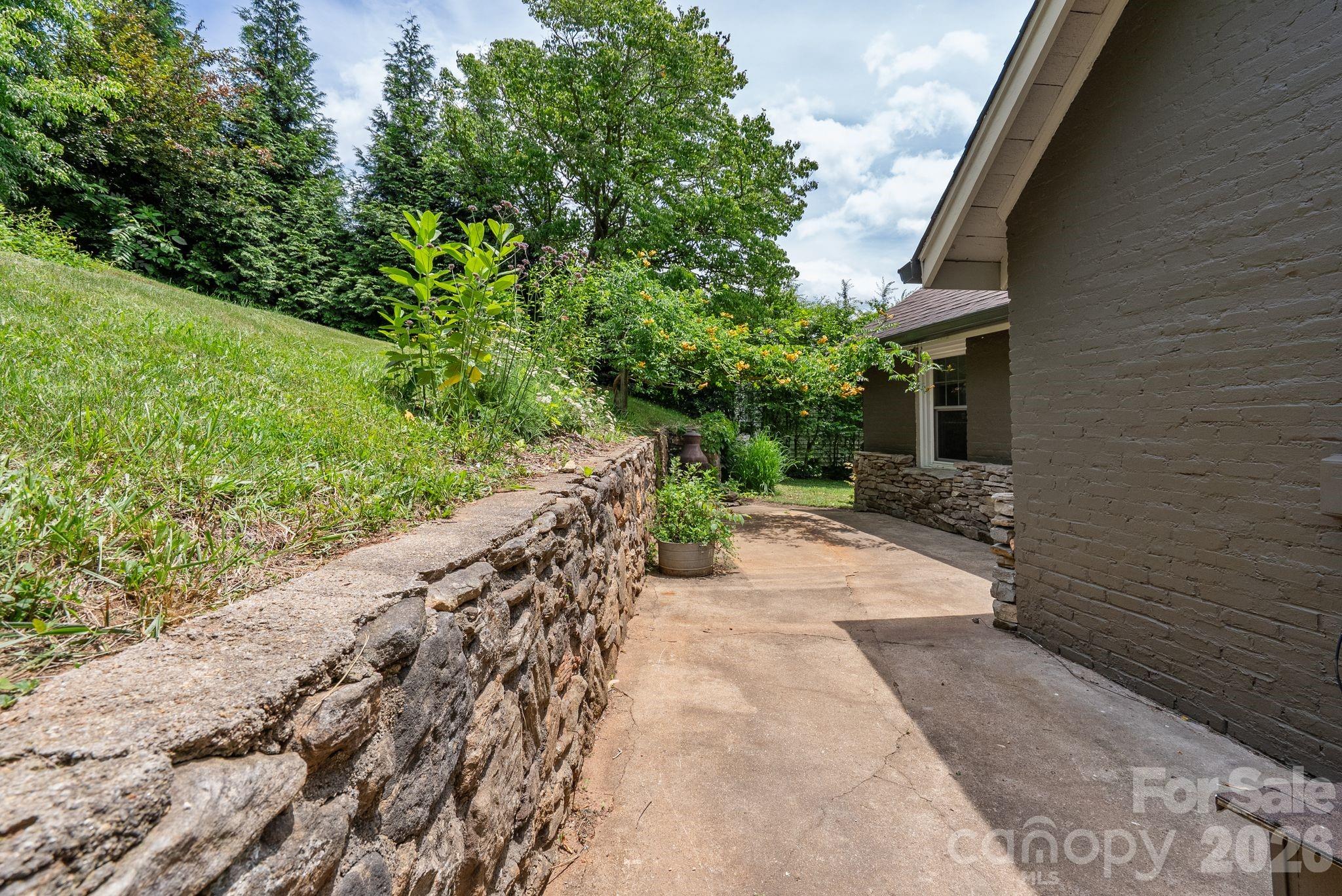 385 Pisgah Drive — Canton