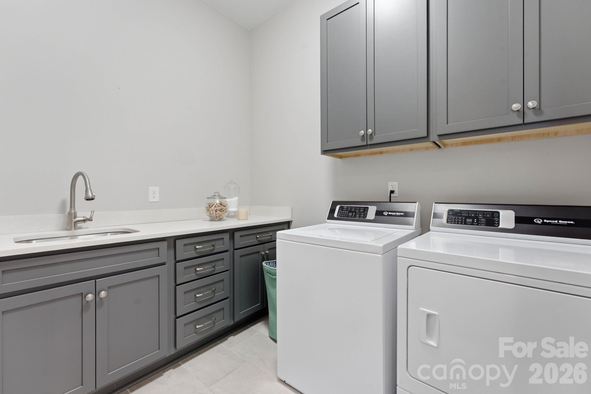 400 Glen Oaks Road — Charlotte