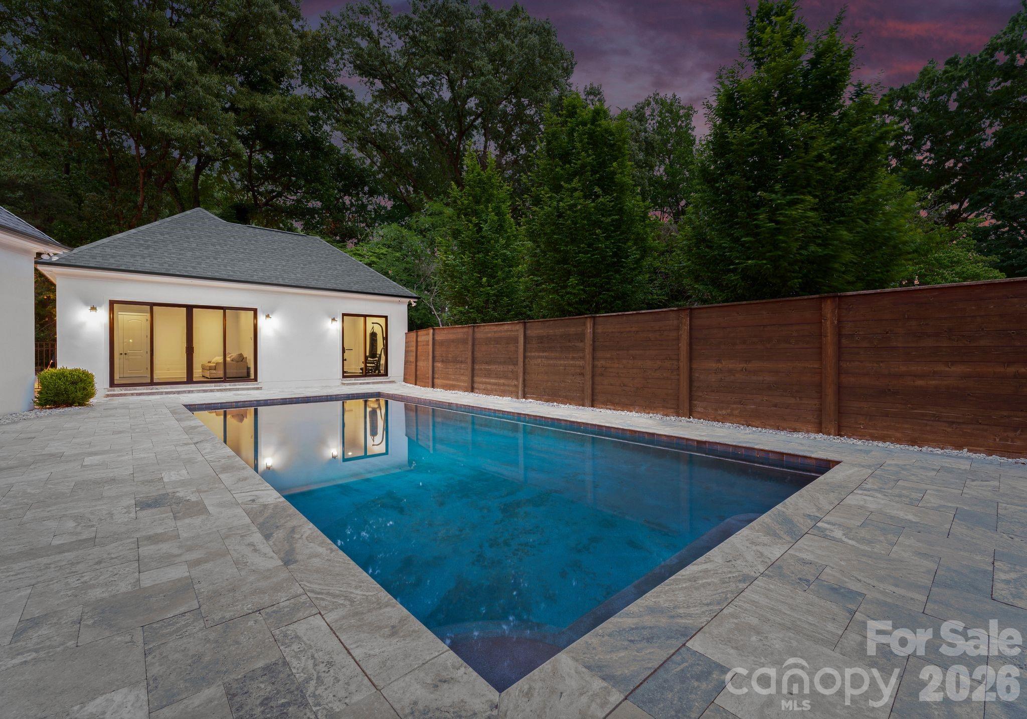 400 Glen Oaks Road — Charlotte