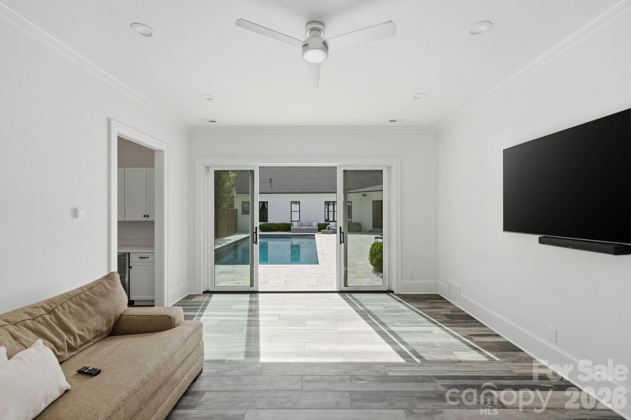 400 Glen Oaks Road — Charlotte