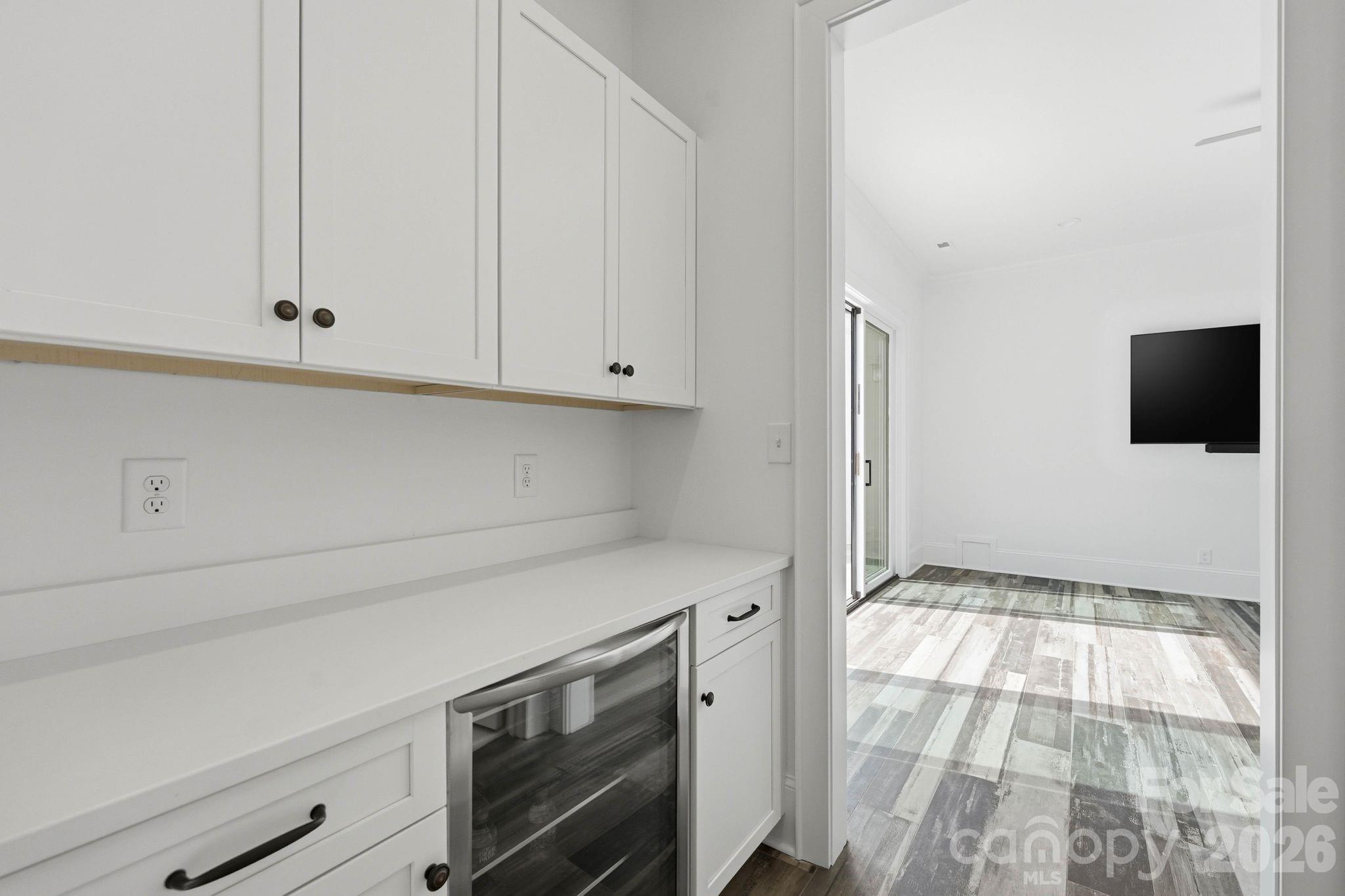 400 Glen Oaks Road — Charlotte