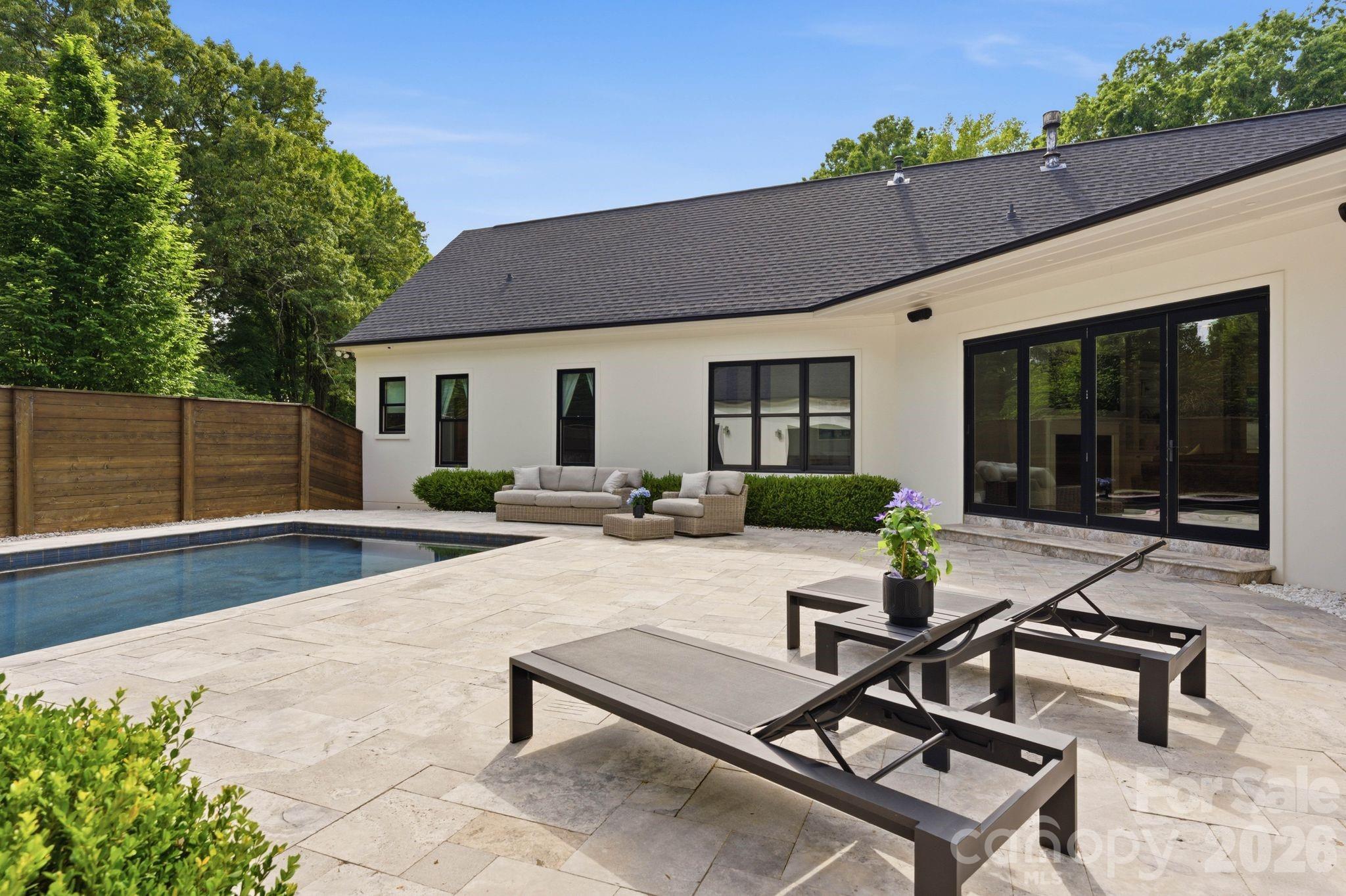 400 Glen Oaks Road — Charlotte